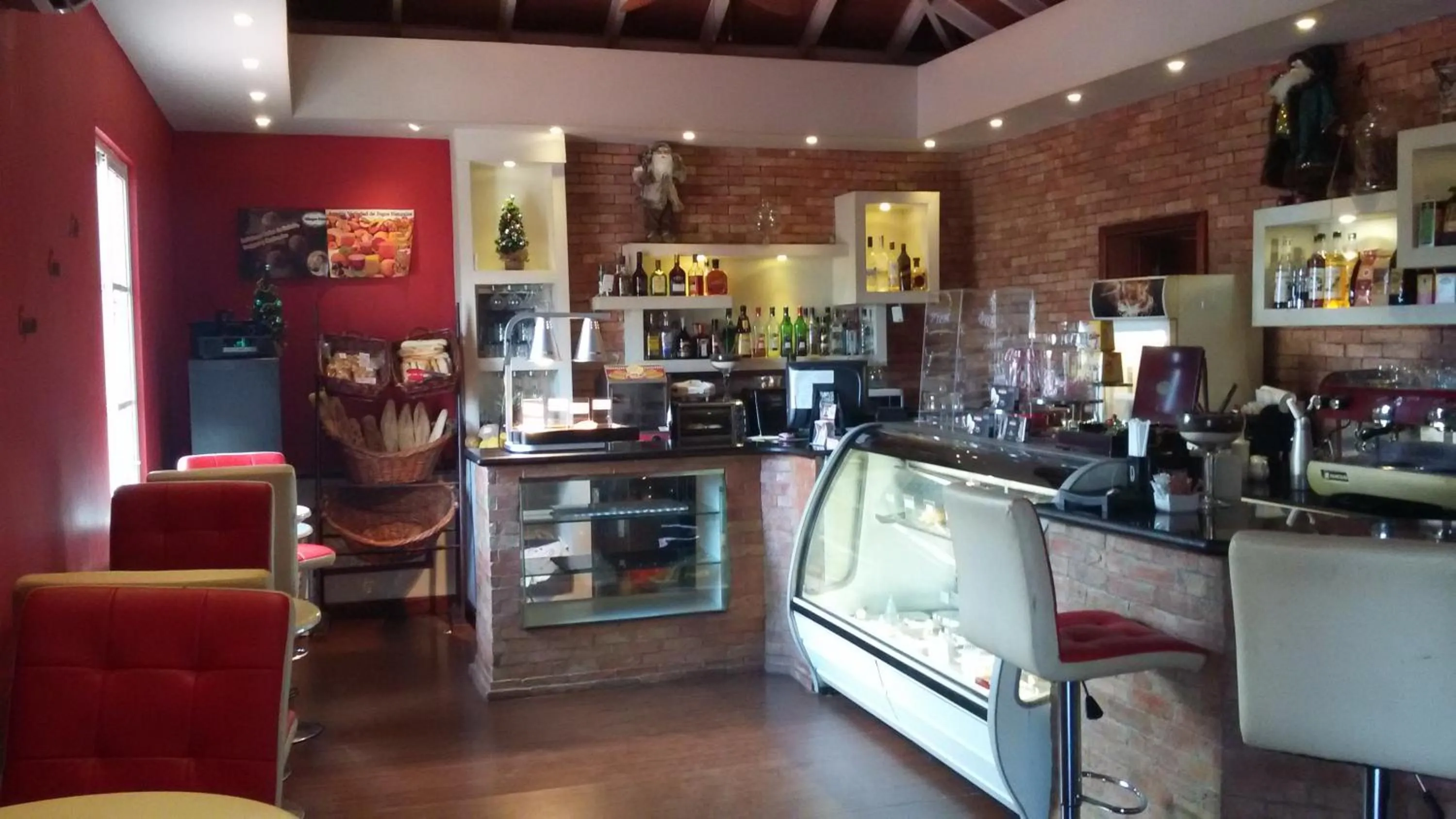 Restaurant/places to eat in The Golf Suites