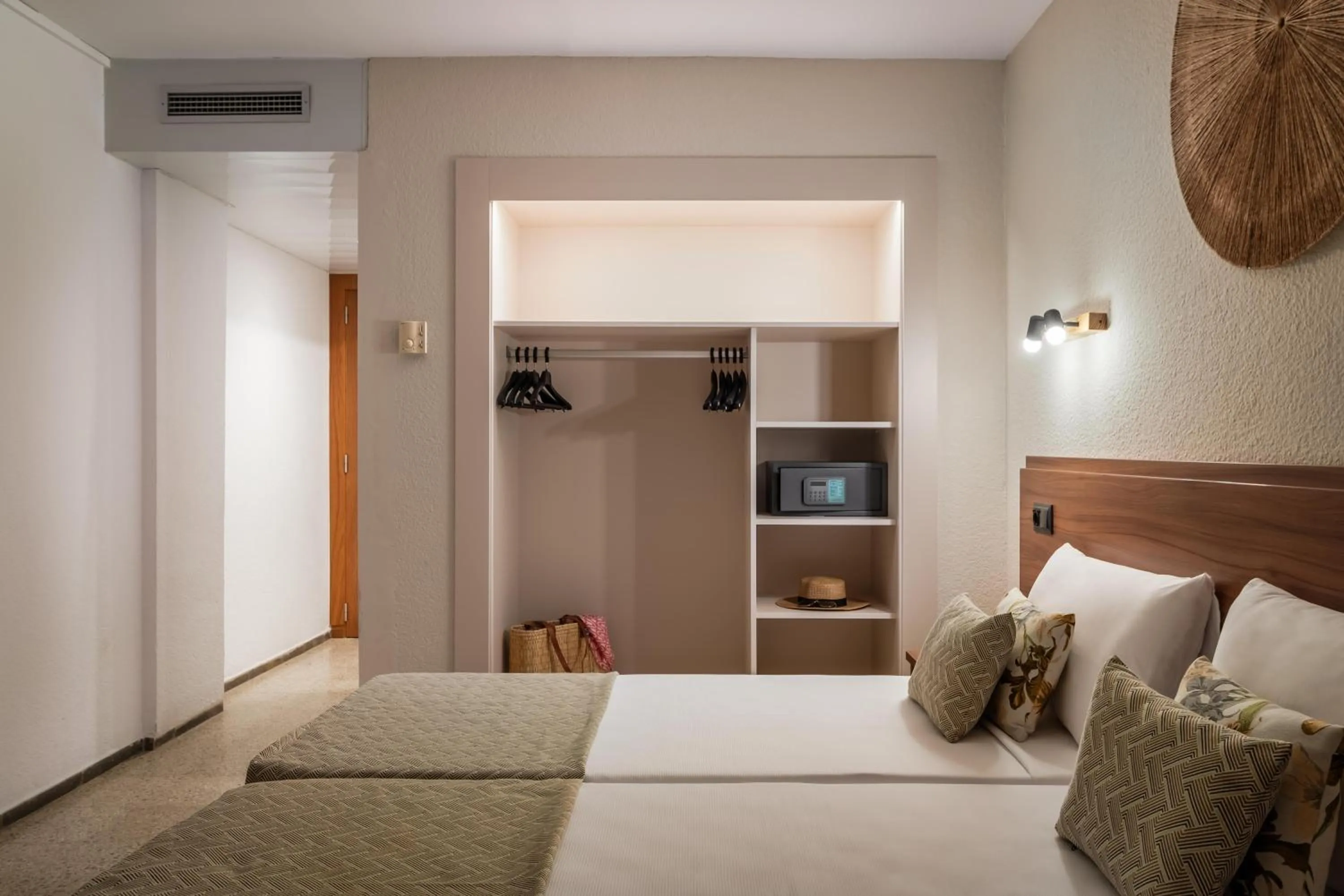 Photo of the whole room, Bed in ALEGRIA Cartago Nova