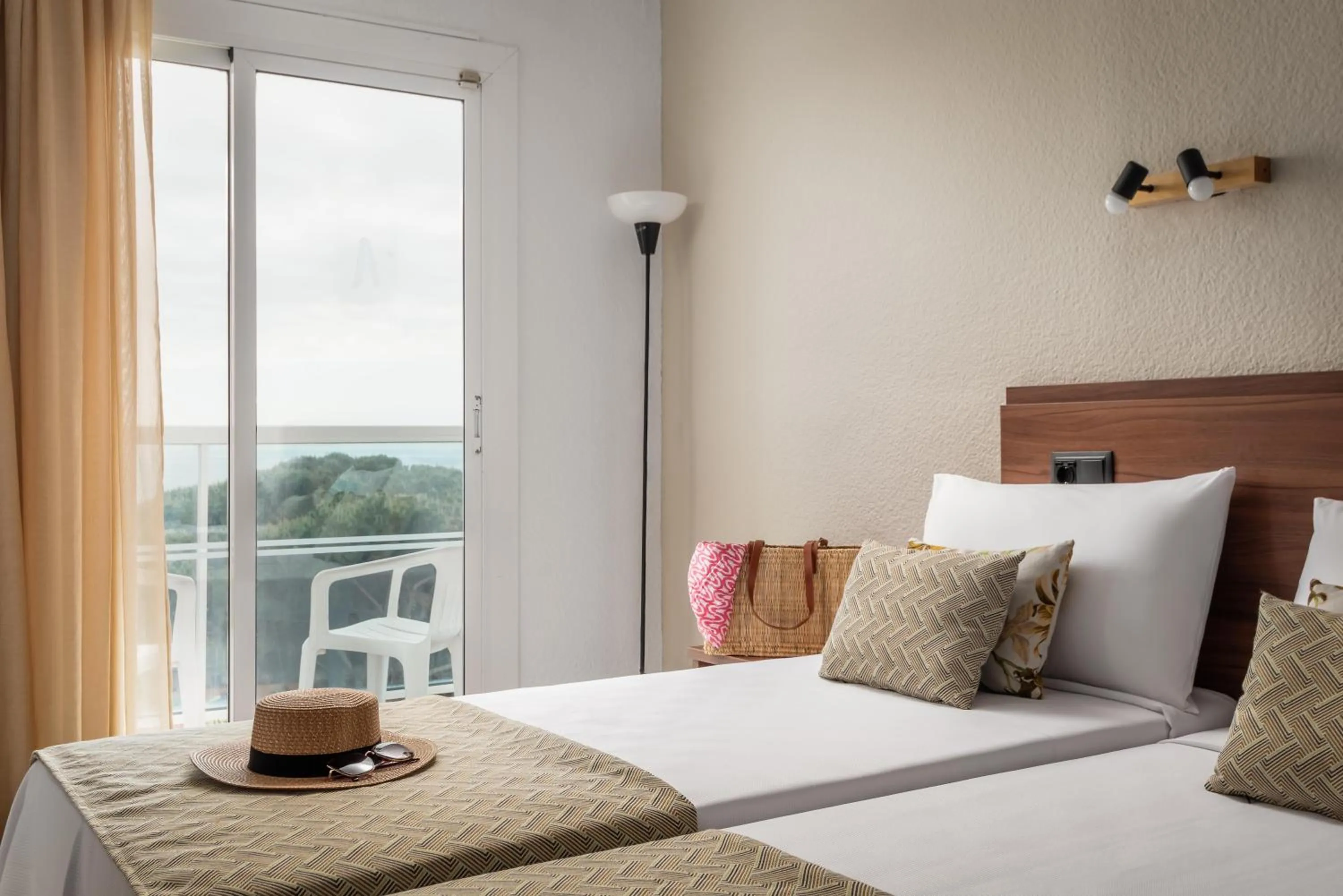 Photo of the whole room, Bed in ALEGRIA Cartago Nova