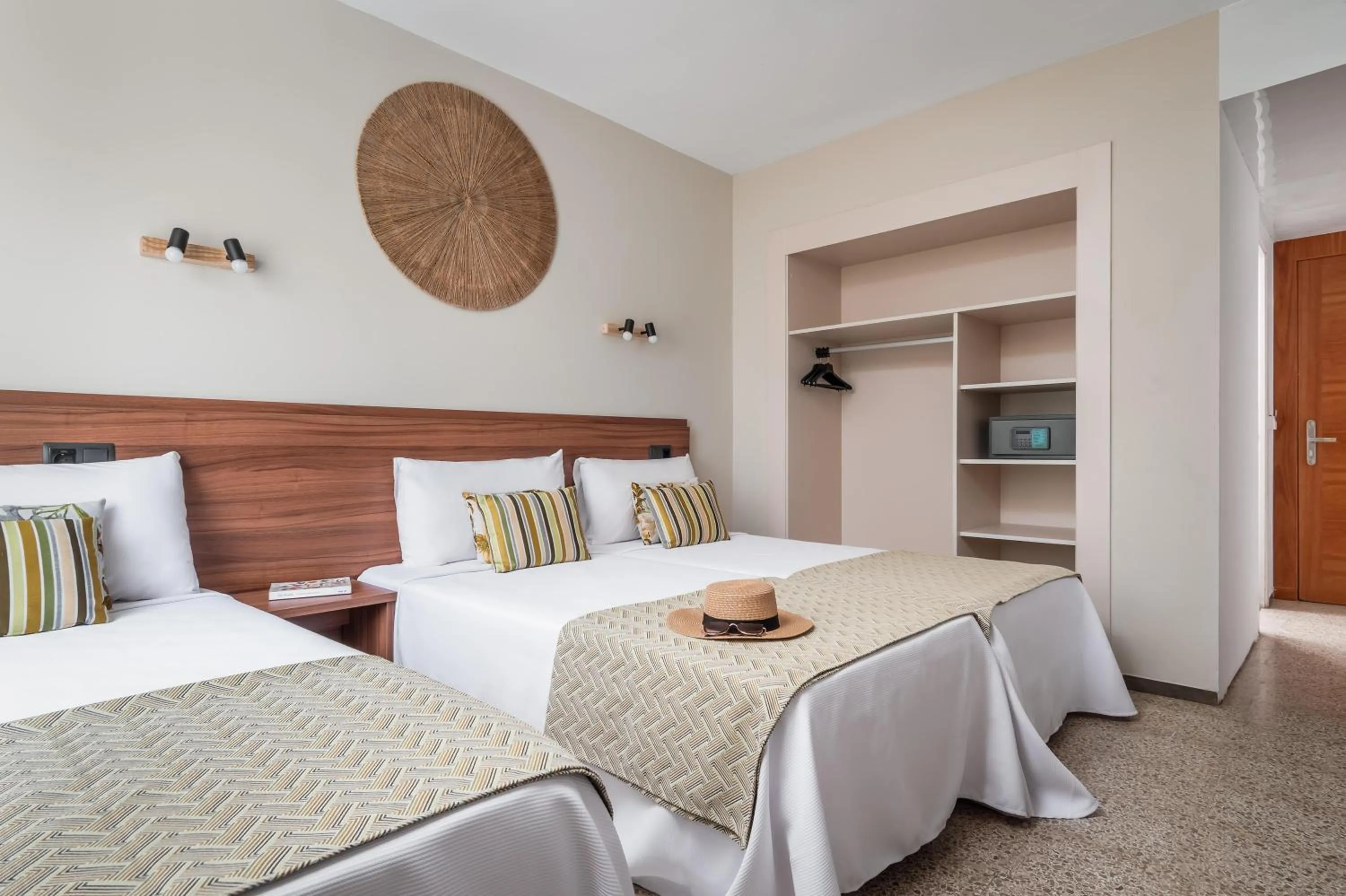 Photo of the whole room, Bed in ALEGRIA Cartago Nova