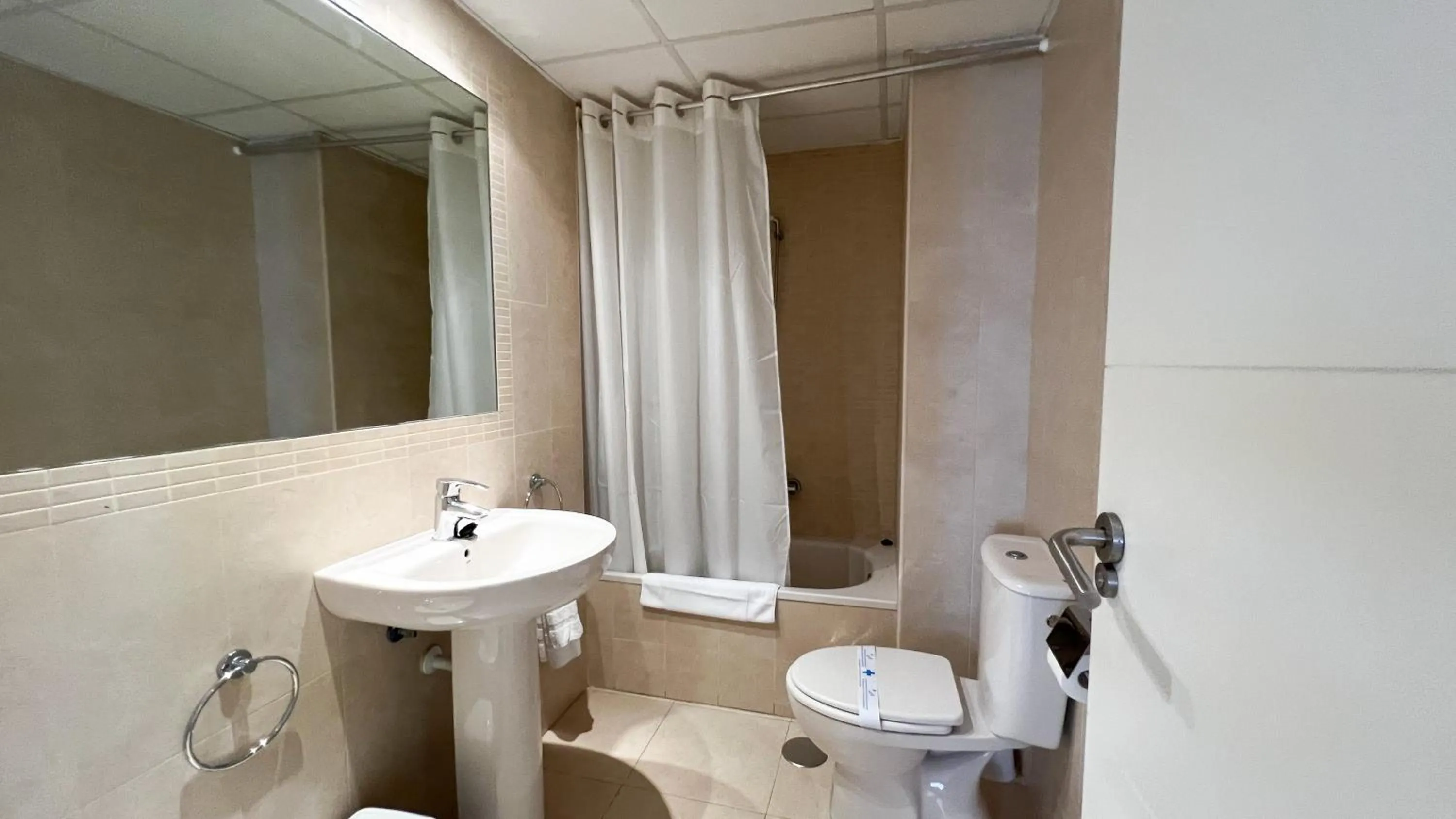 Toilet in Apartamentos Larimar Unitursa