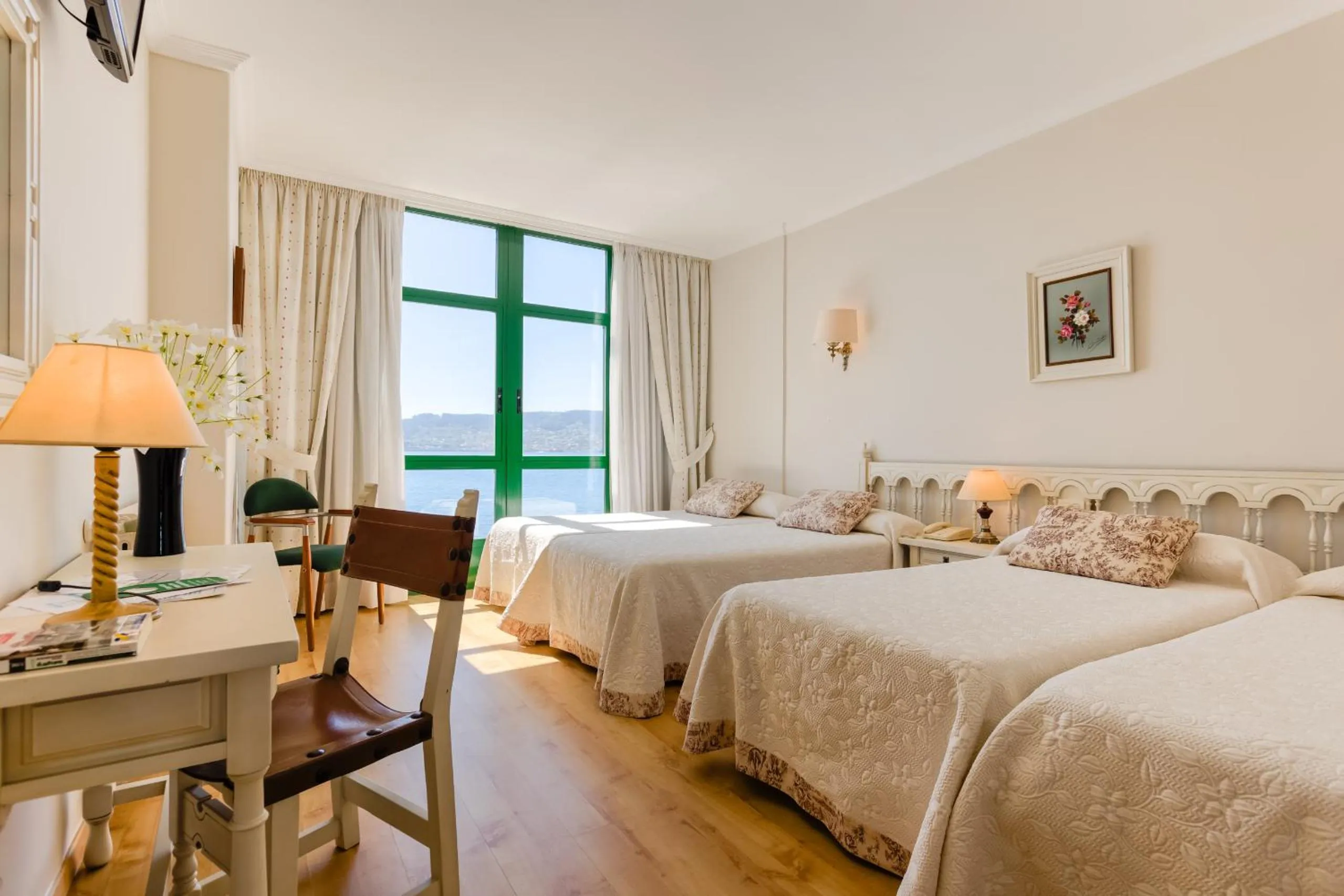 Bathroom, Bed in Hotel Stellamaris