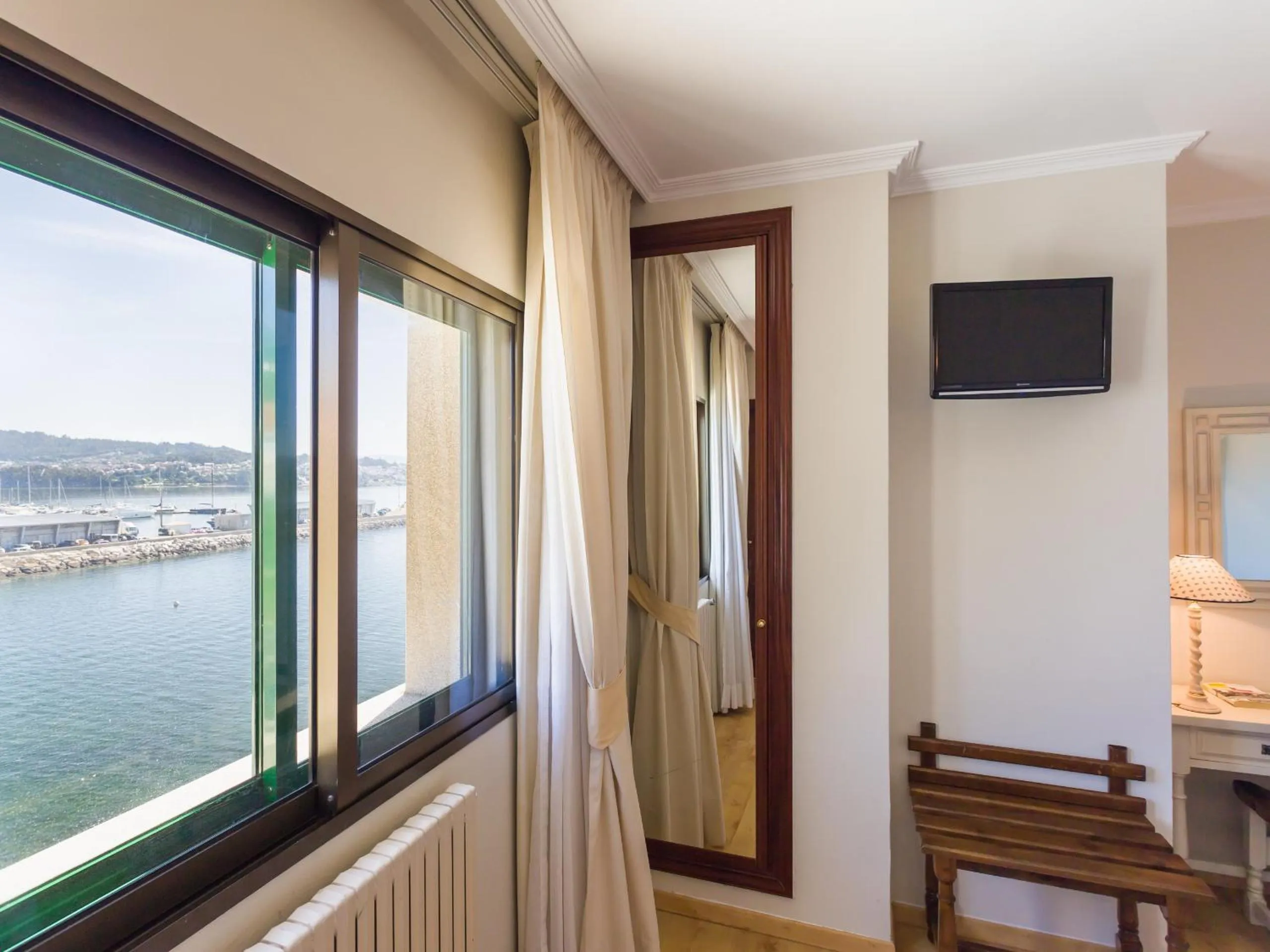 Photo of the whole room in Hotel Stellamaris