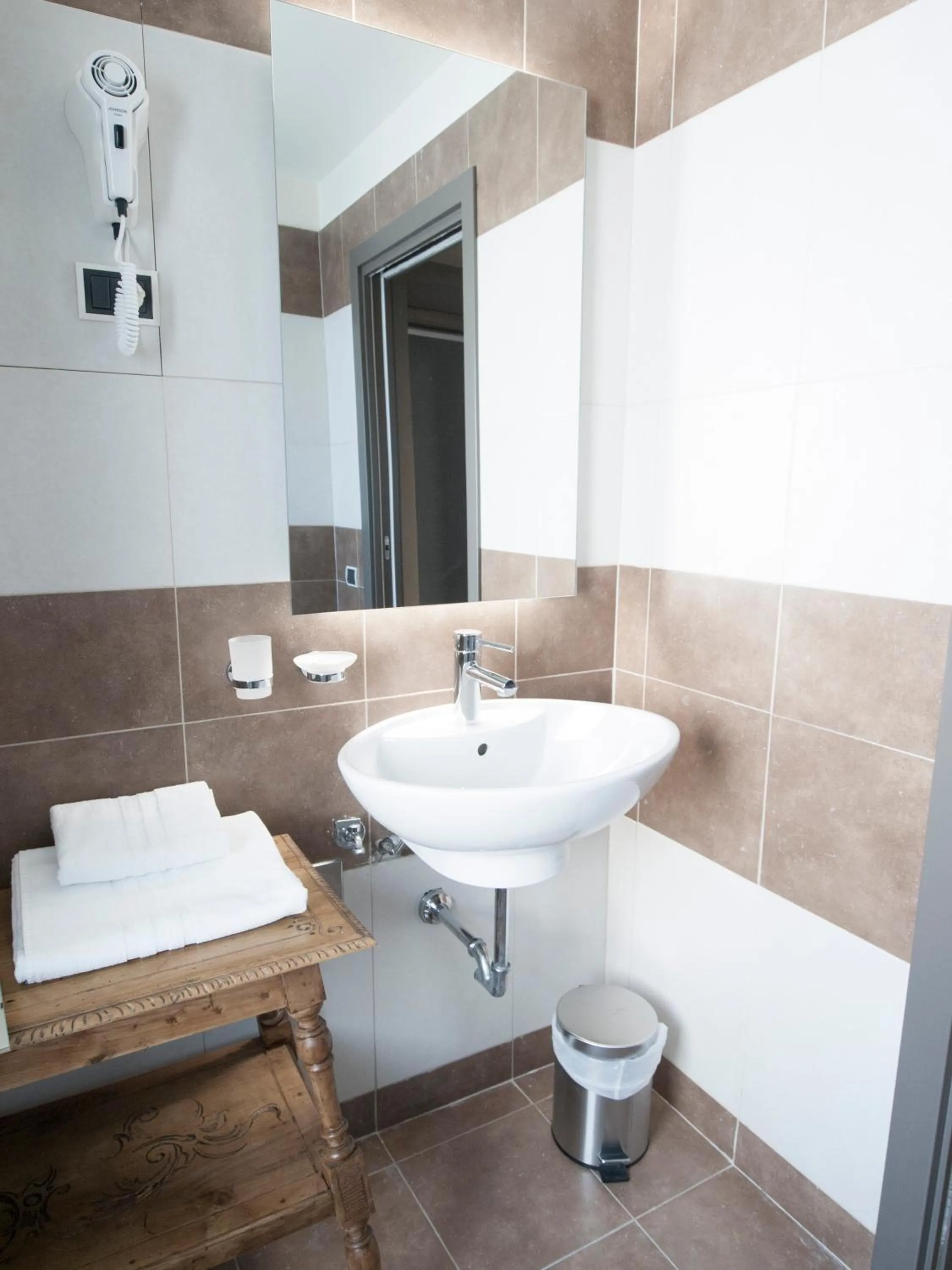 Bathroom in Novecento