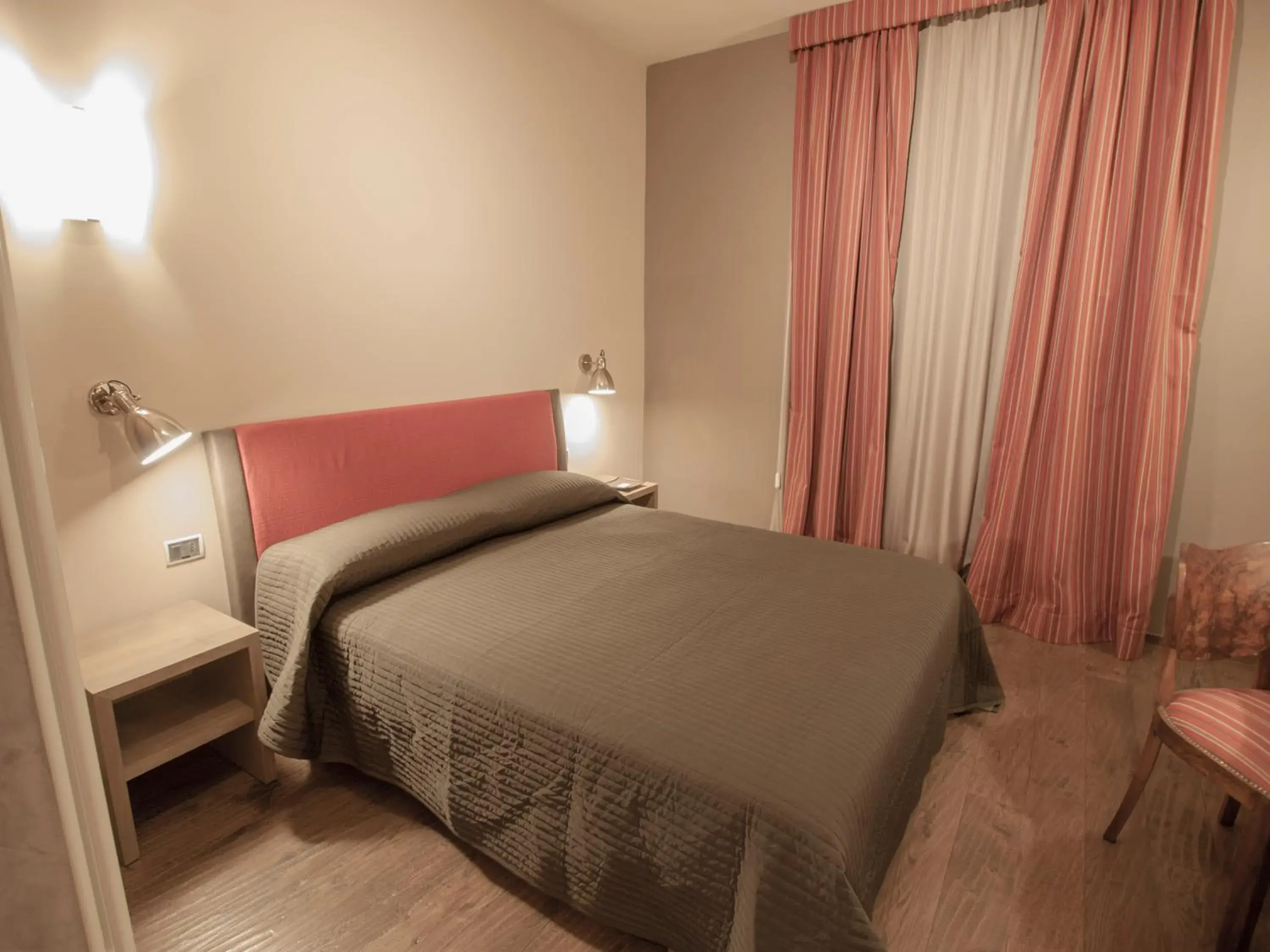 Large Double Room in Novecento Large Double Room in Novecento