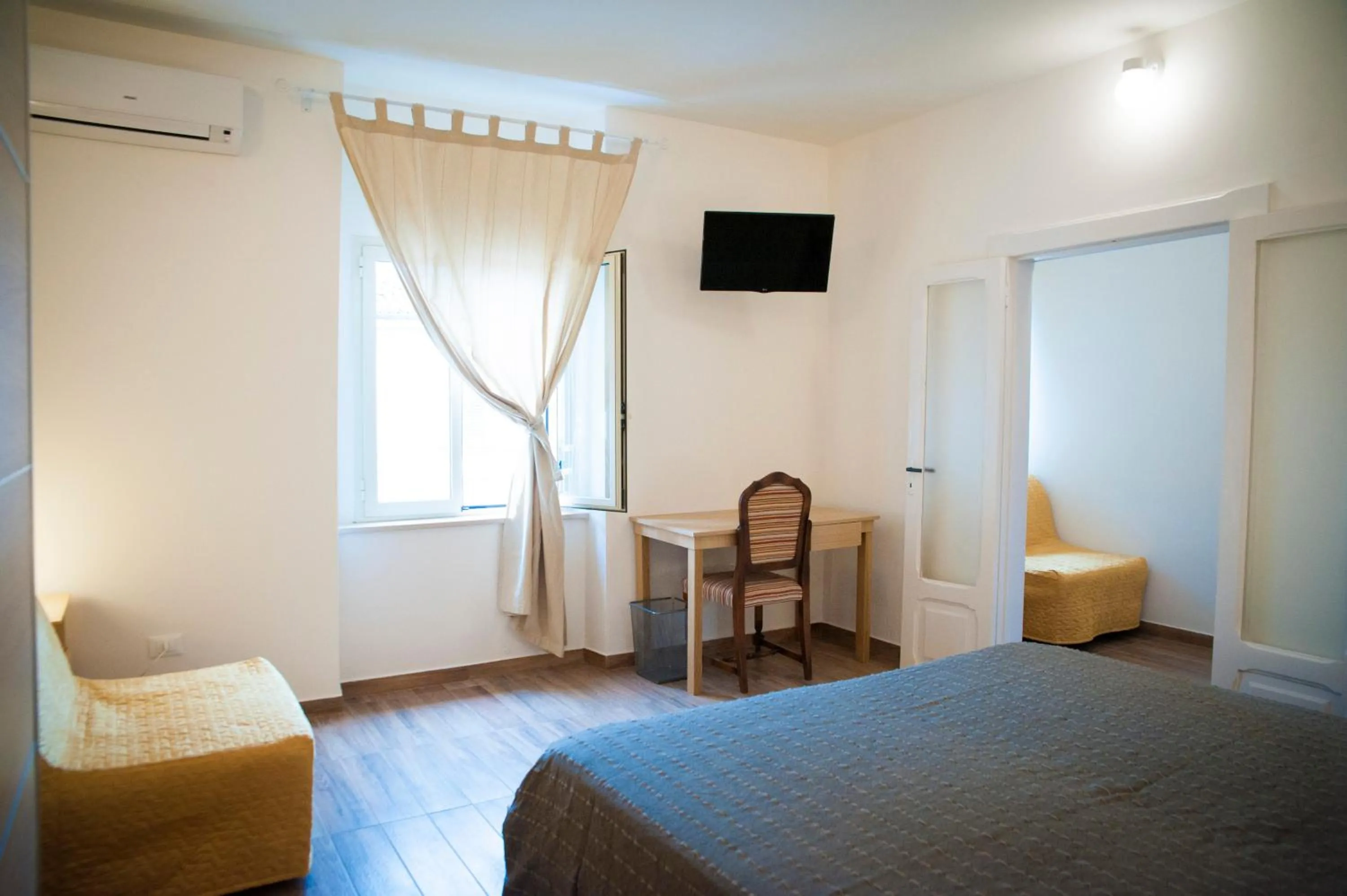 Bedroom, Bed in Ospitati - B&B Le Tre Chiavi
