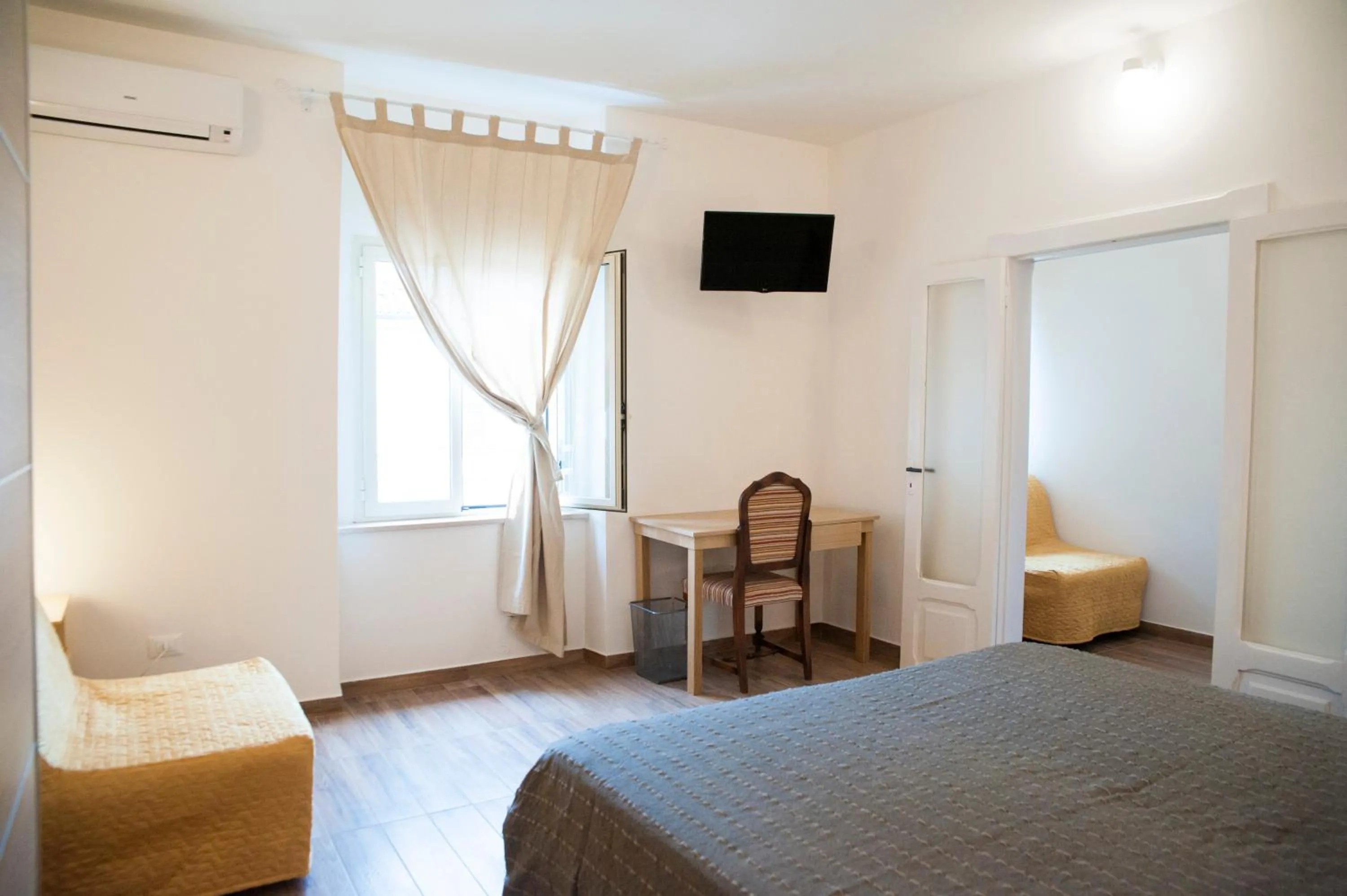 Facade/entrance, Bed in Ospitati - B&B Le Tre Chiavi