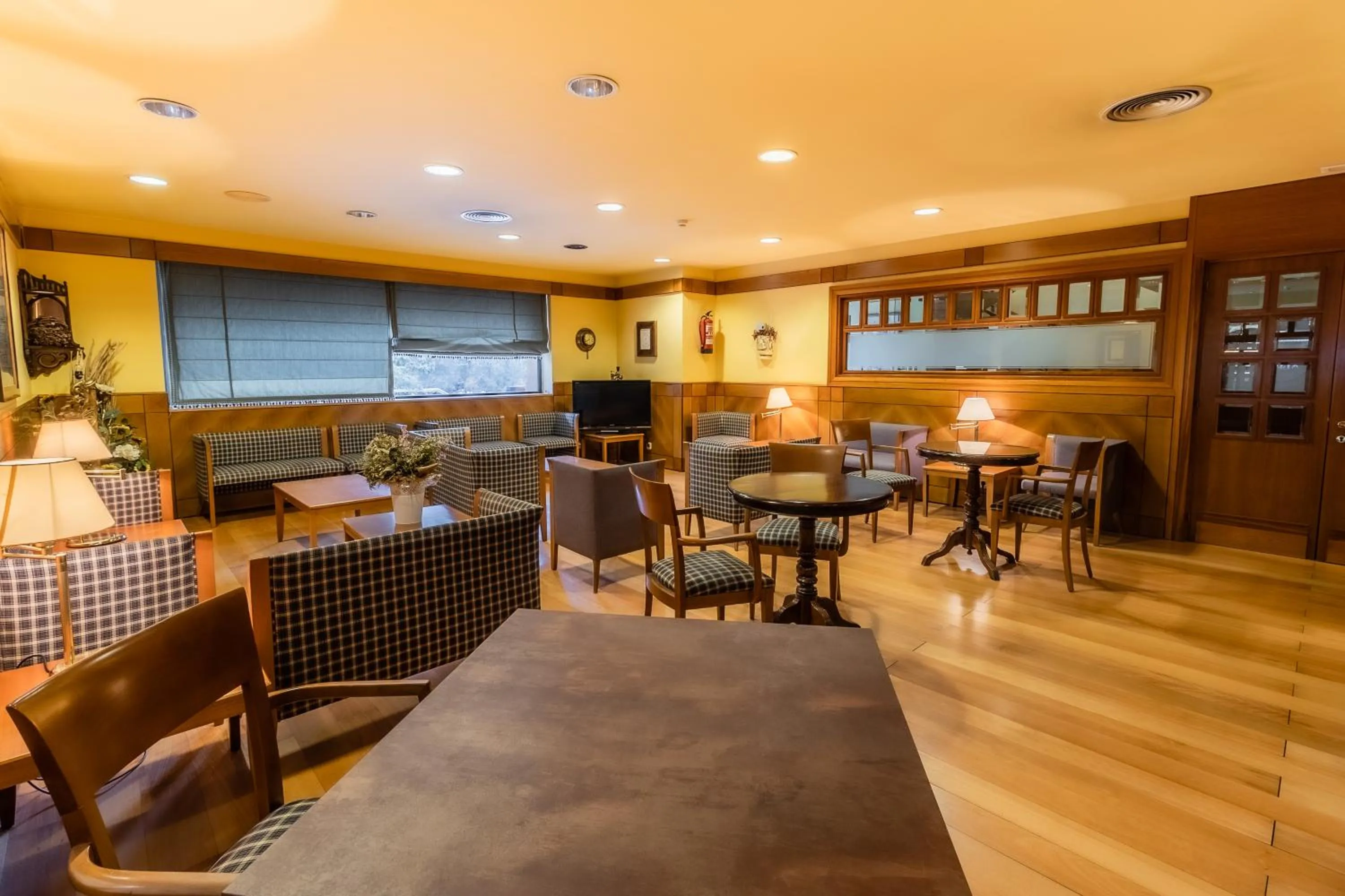 Restaurant/places to eat in Hotel Alhama