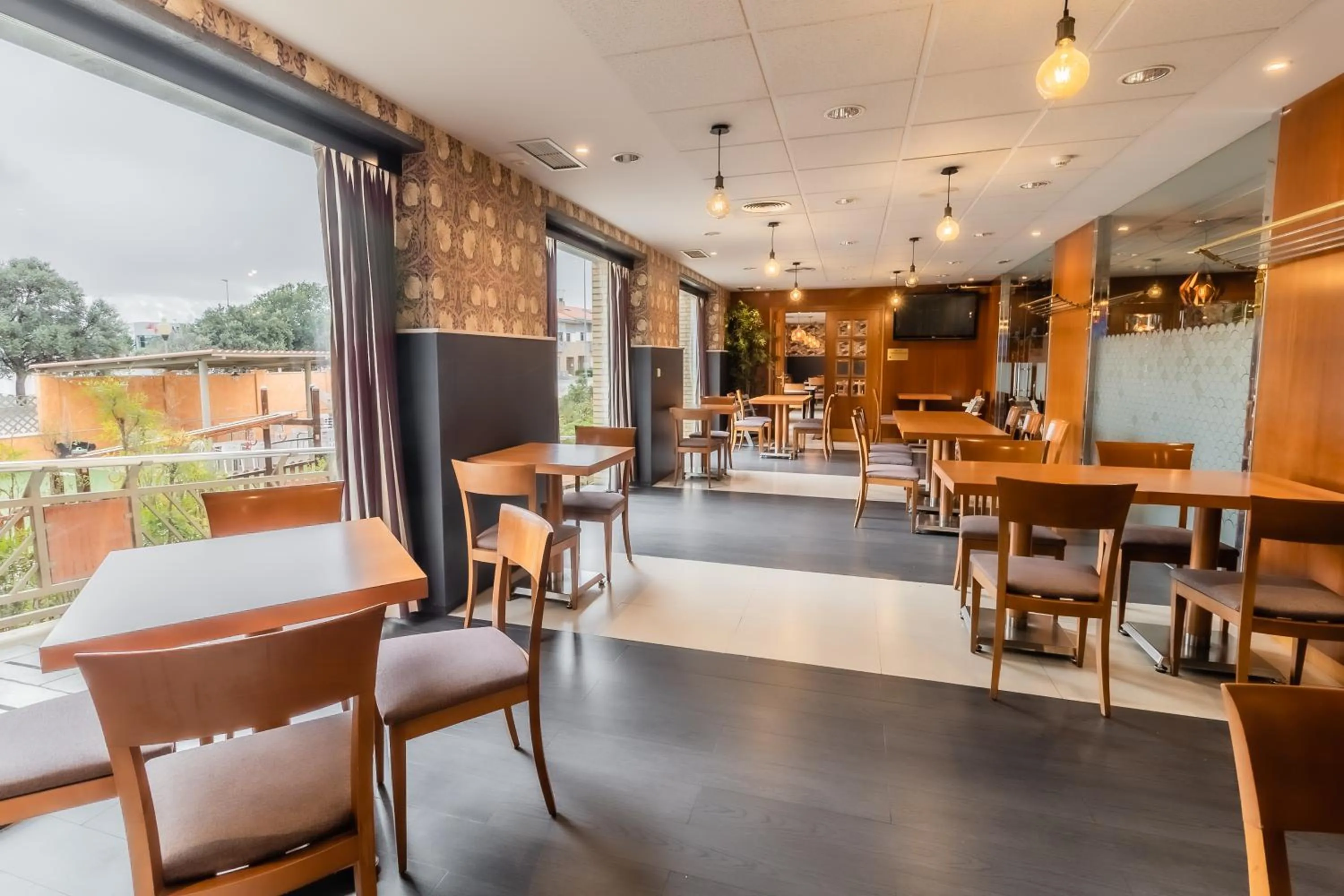 Restaurant/places to eat in Hotel Alhama