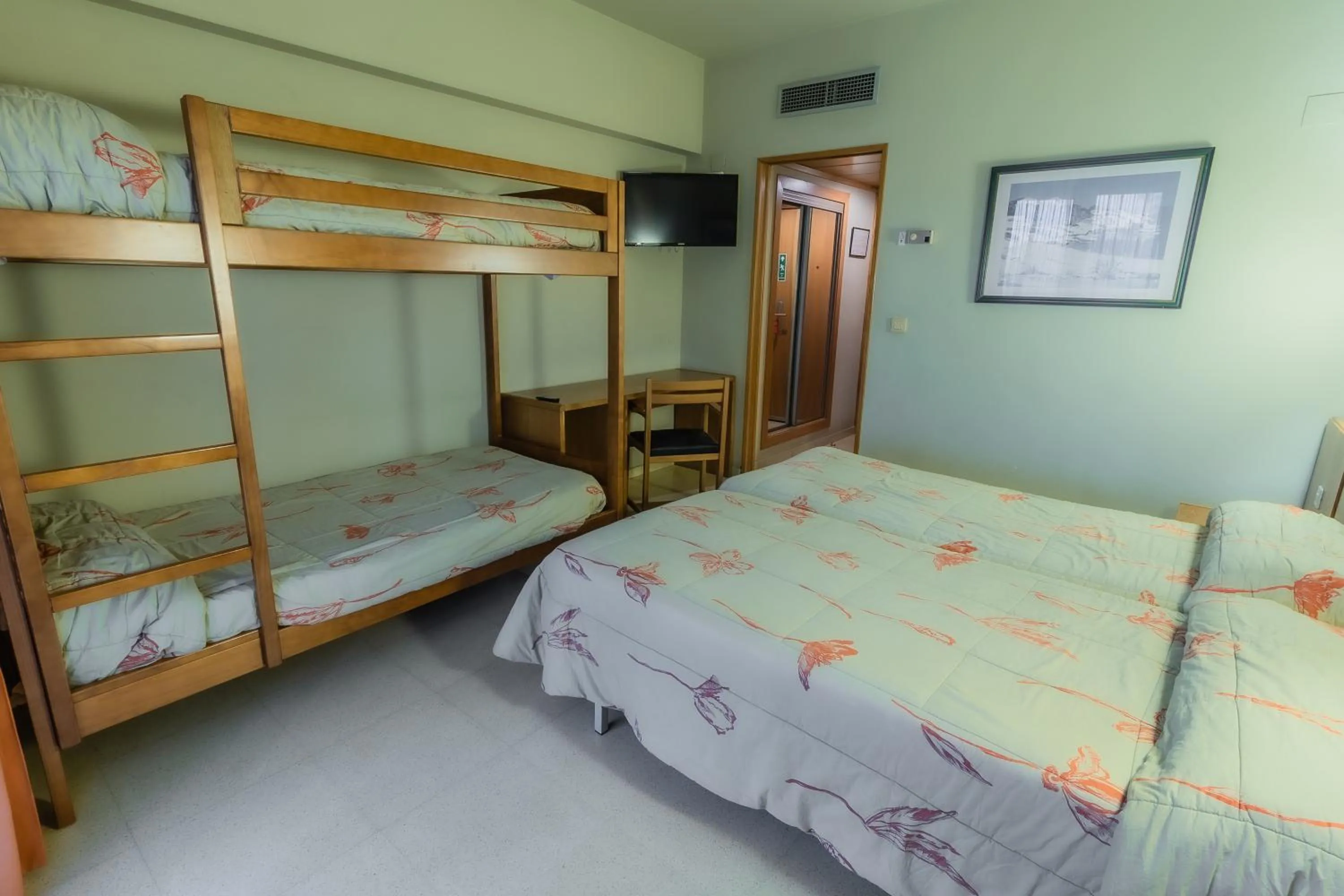 Bedroom, Bed in Hotel Alhama