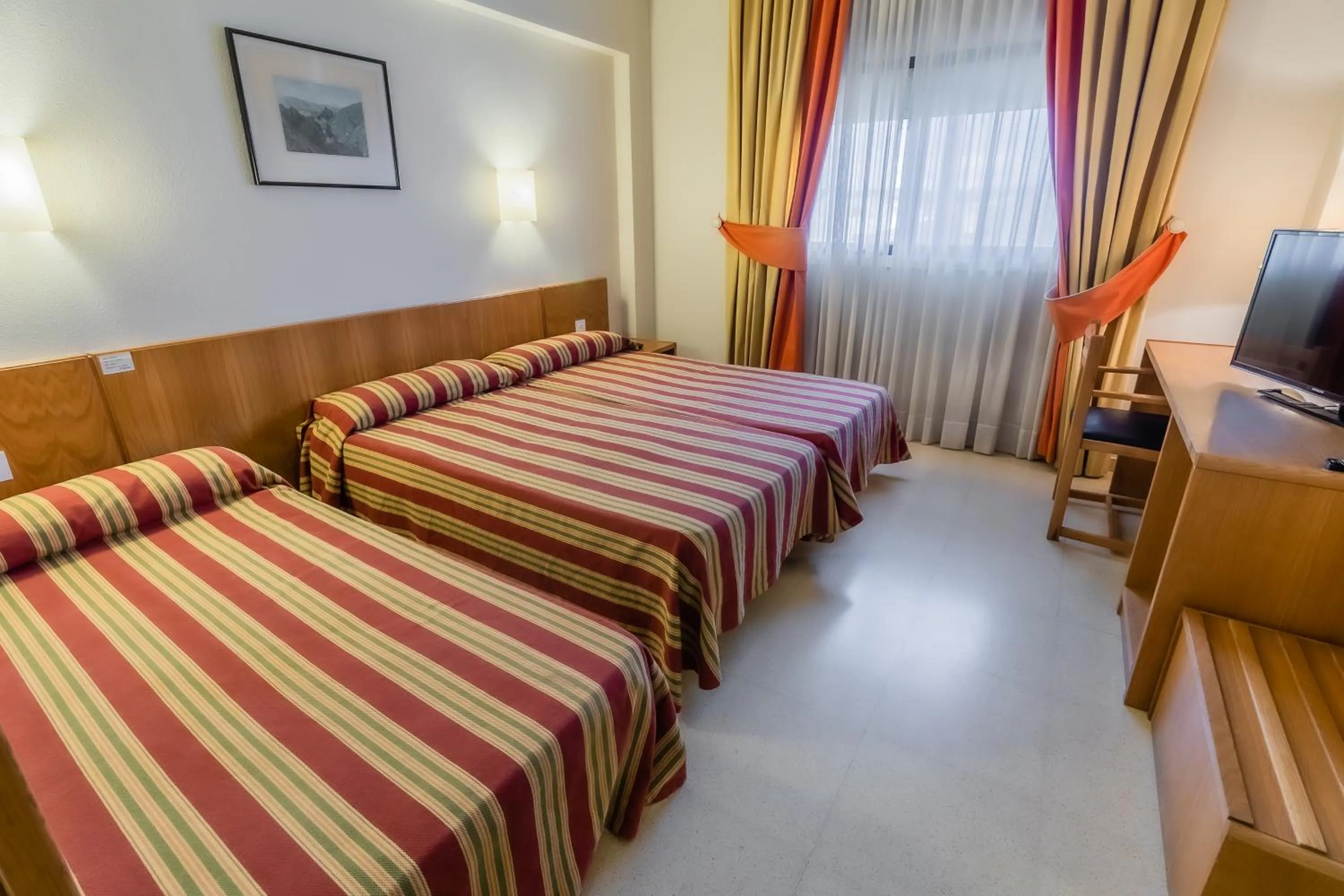 Bedroom, Bed in Hotel Alhama