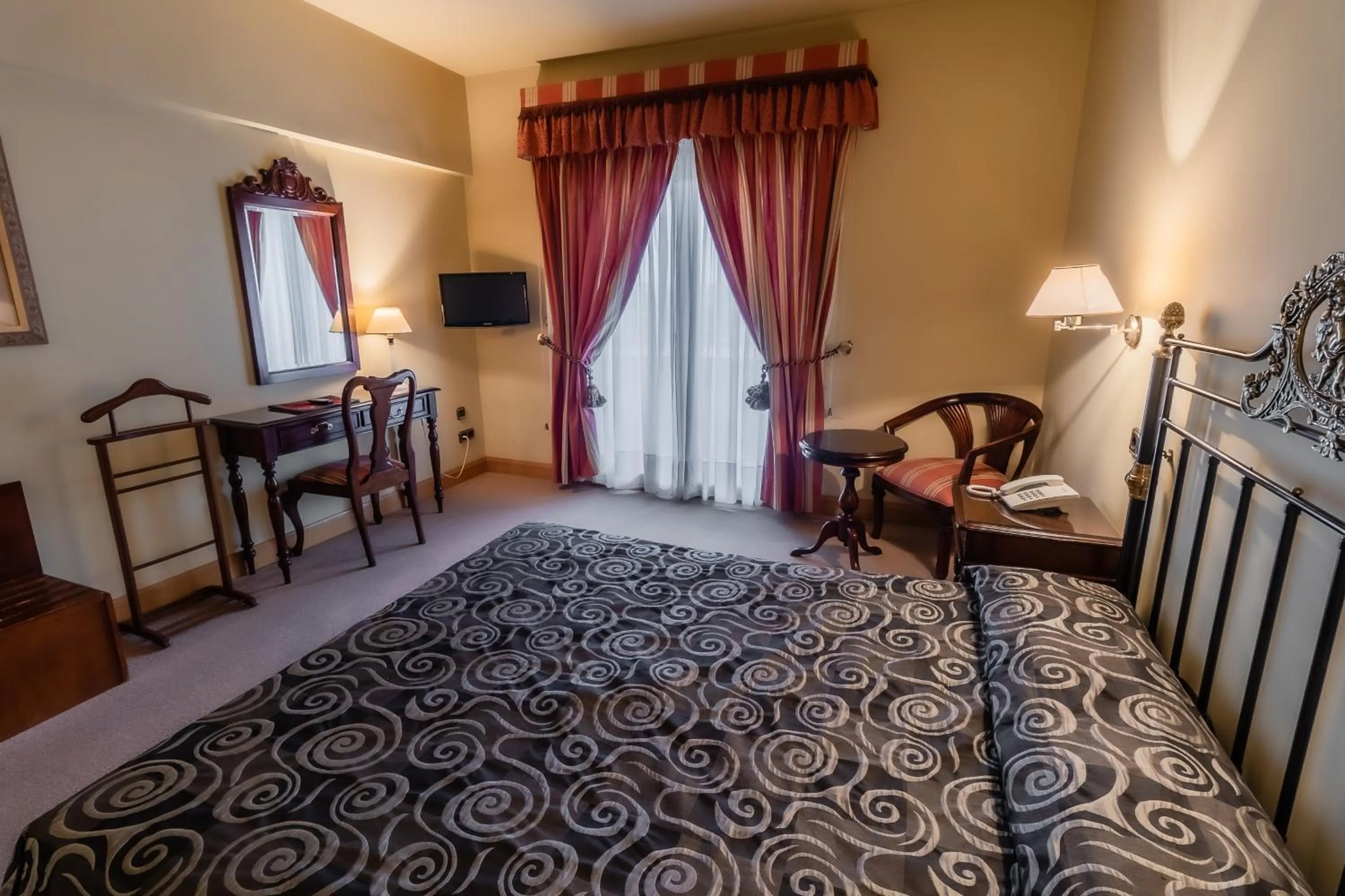 Bedroom, Bed in Hotel Alhama