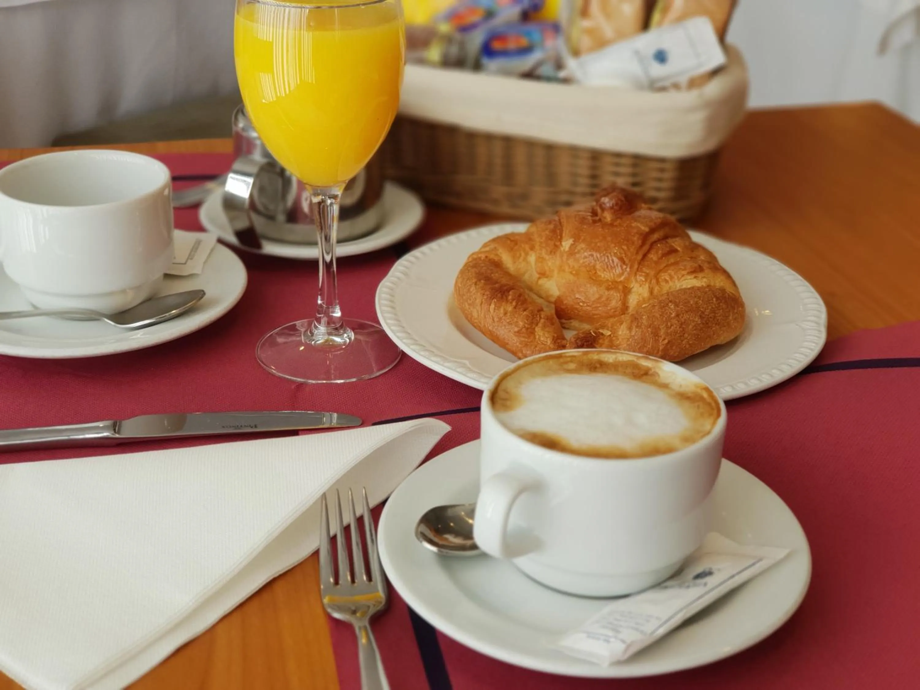 Food and drinks in Hotel Alhama