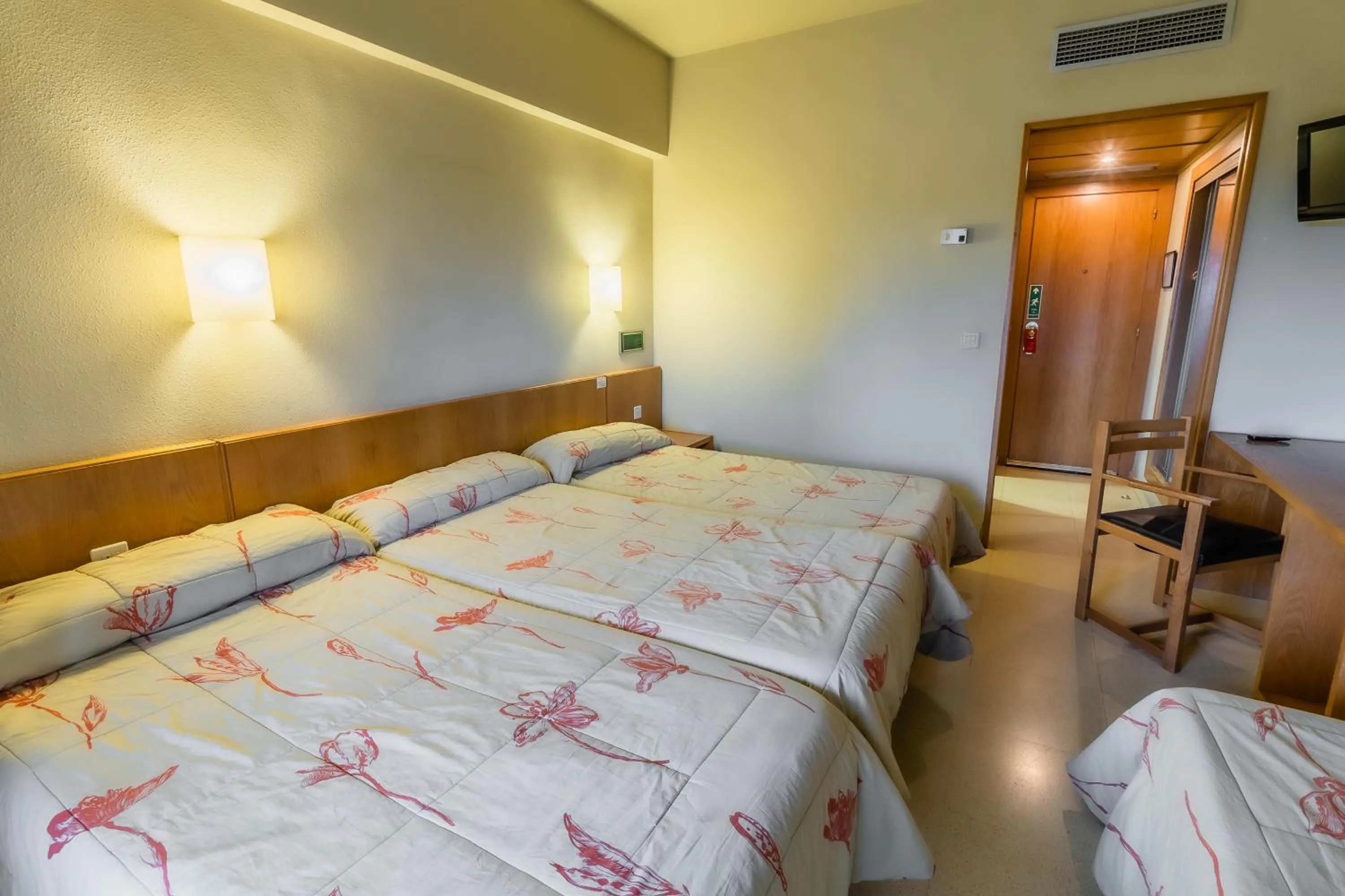 Bedroom, Bed in Hotel Alhama