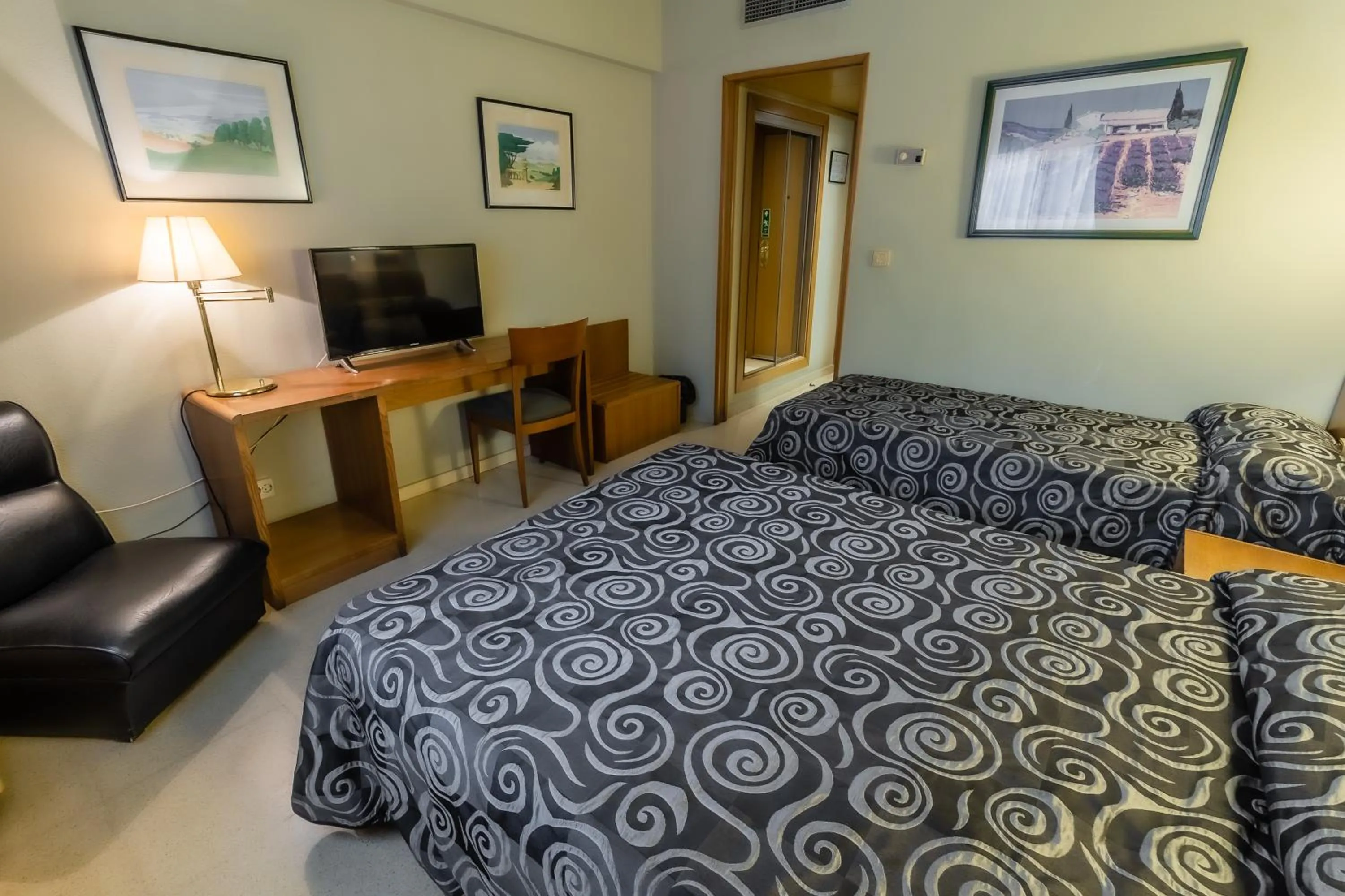 Bedroom, Bed in Hotel Alhama