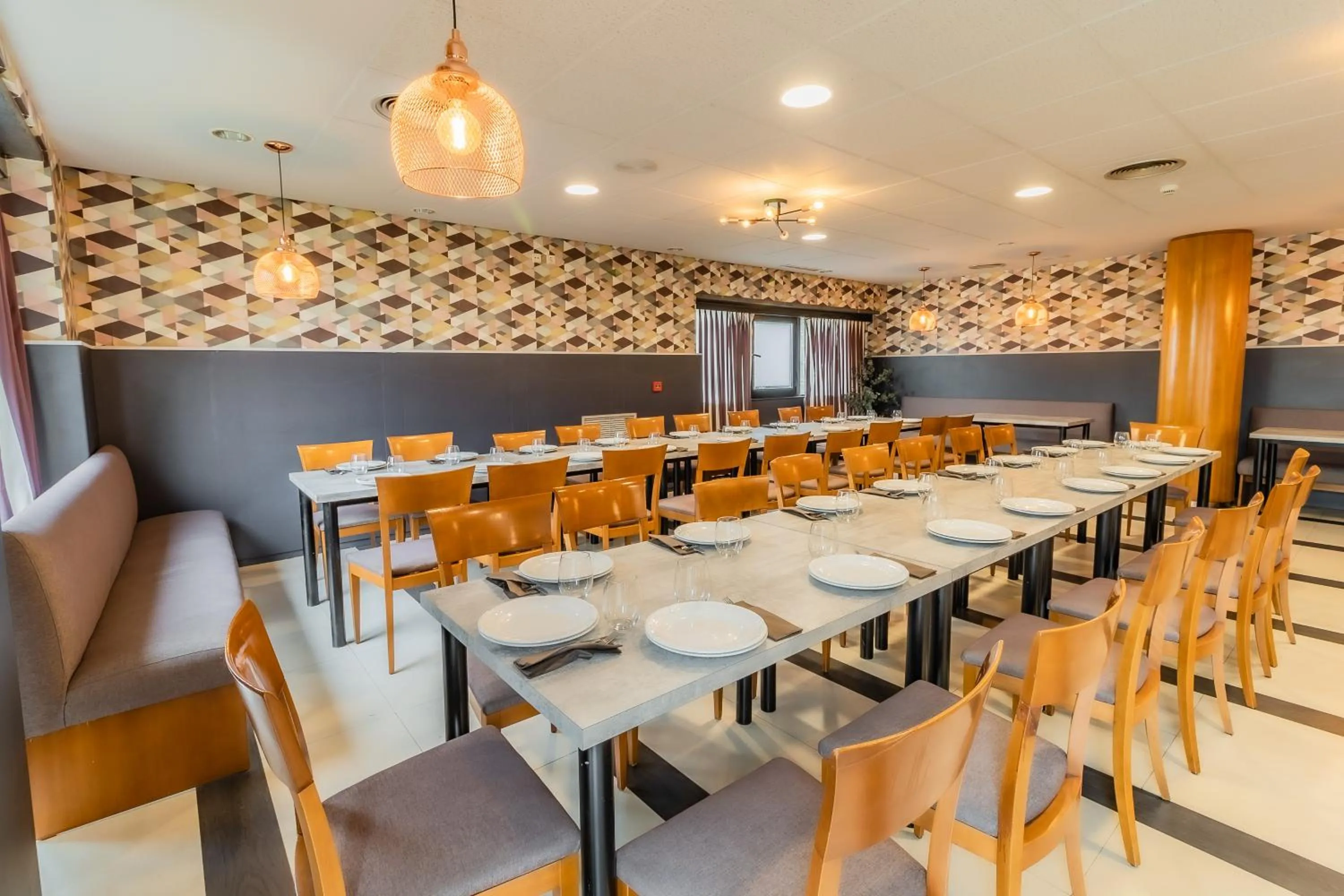 Restaurant/places to eat in Hotel Alhama