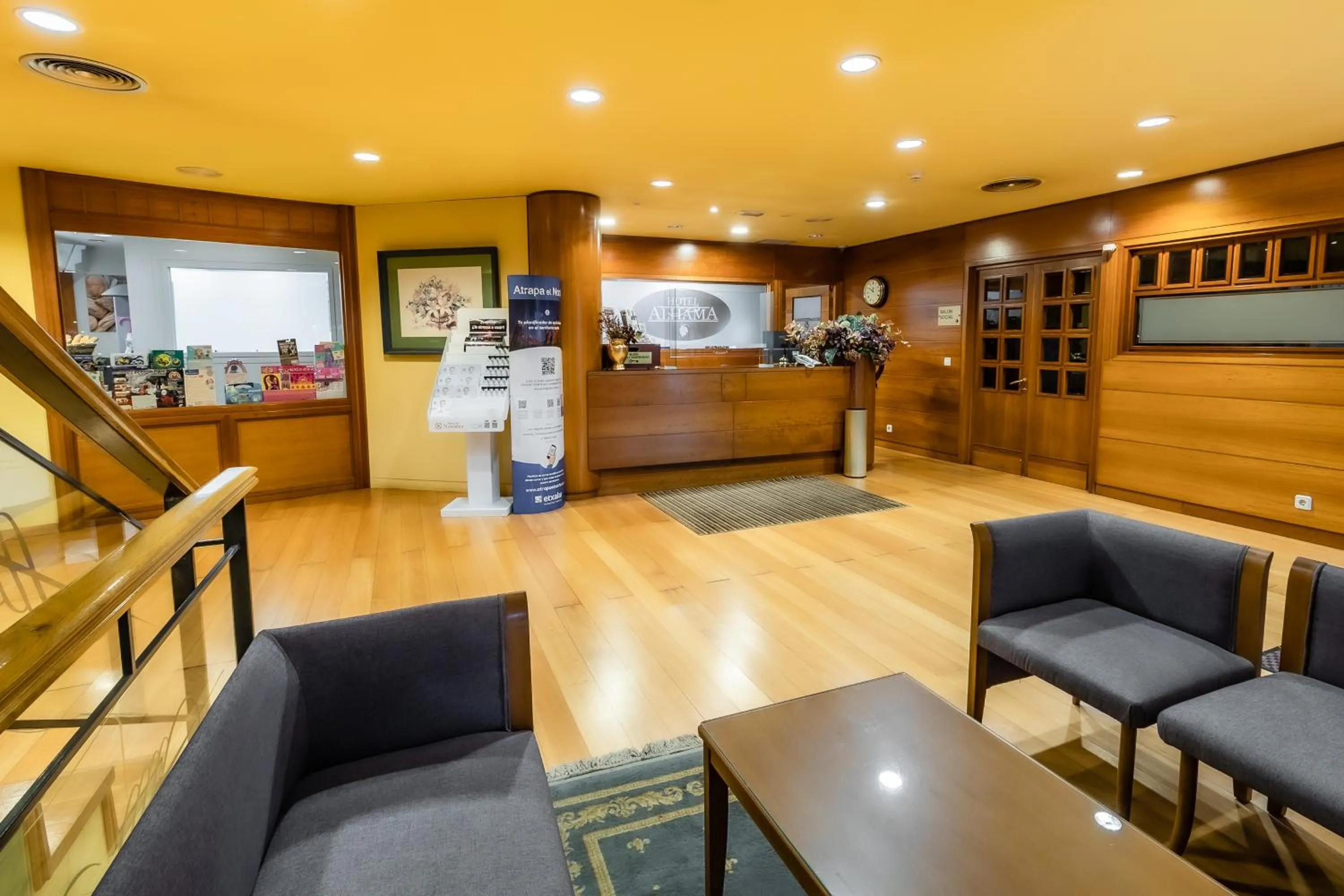 Seating area in Hotel Alhama