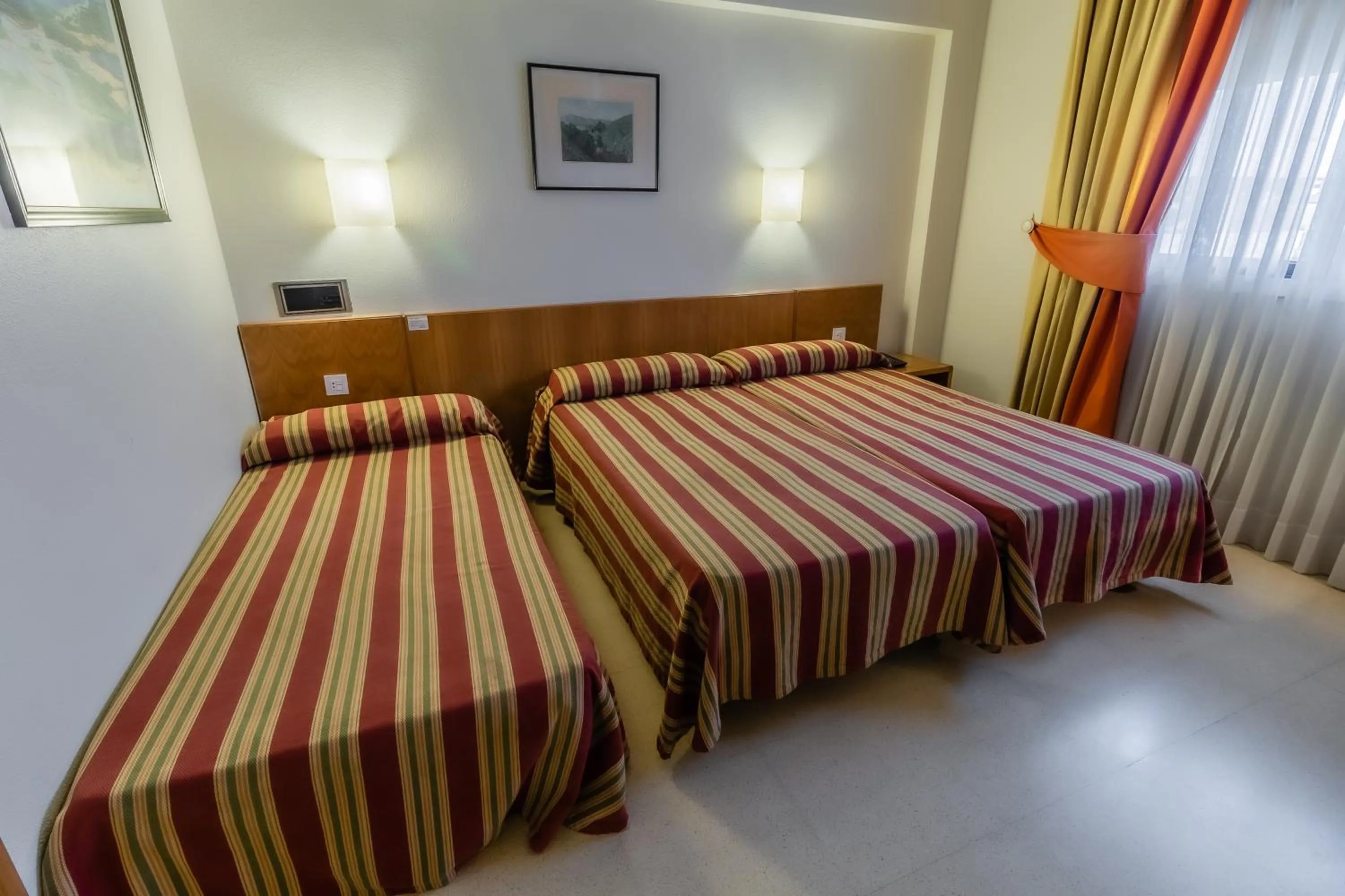 Bedroom, Bed in Hotel Alhama