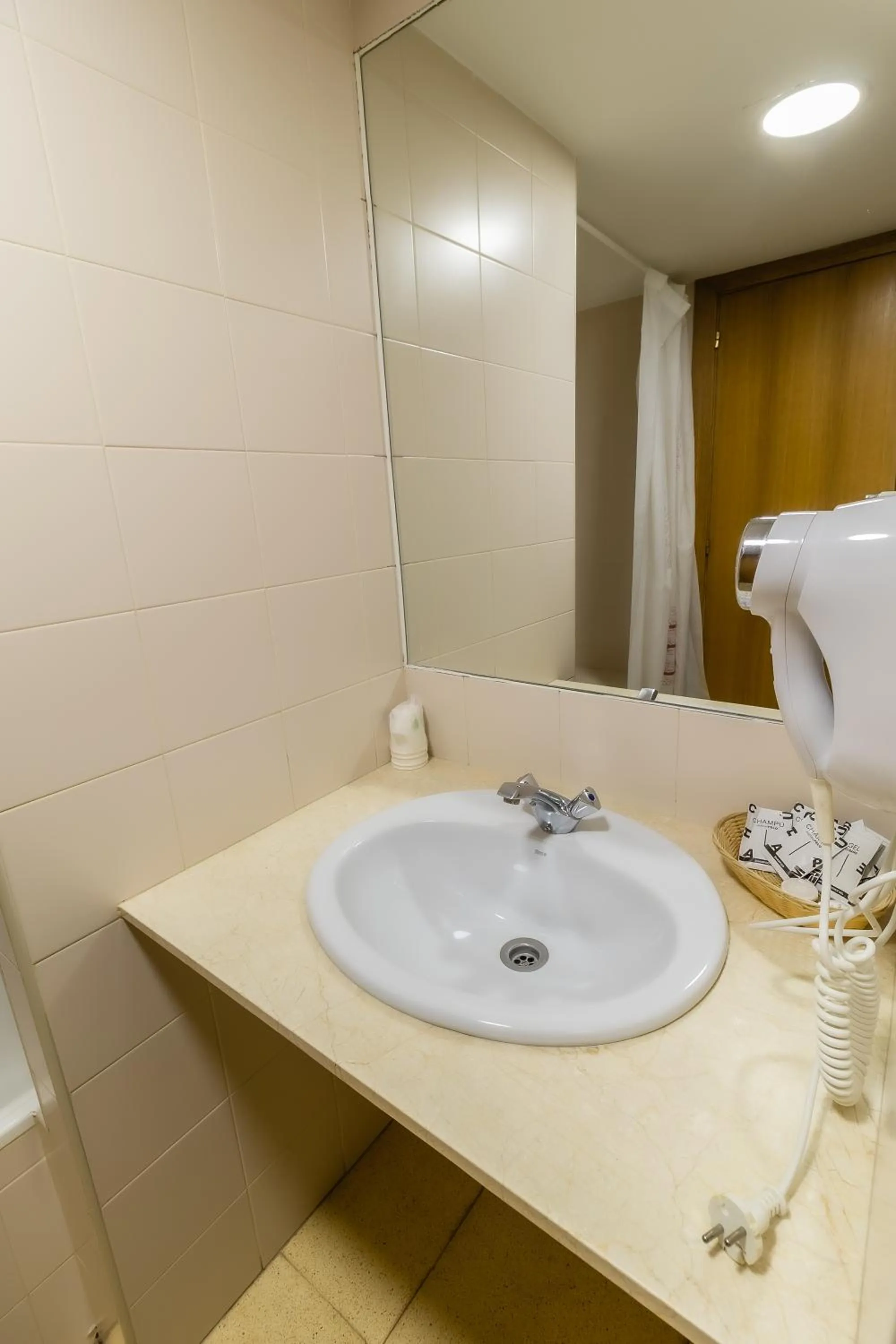 Bathroom in Hotel Alhama