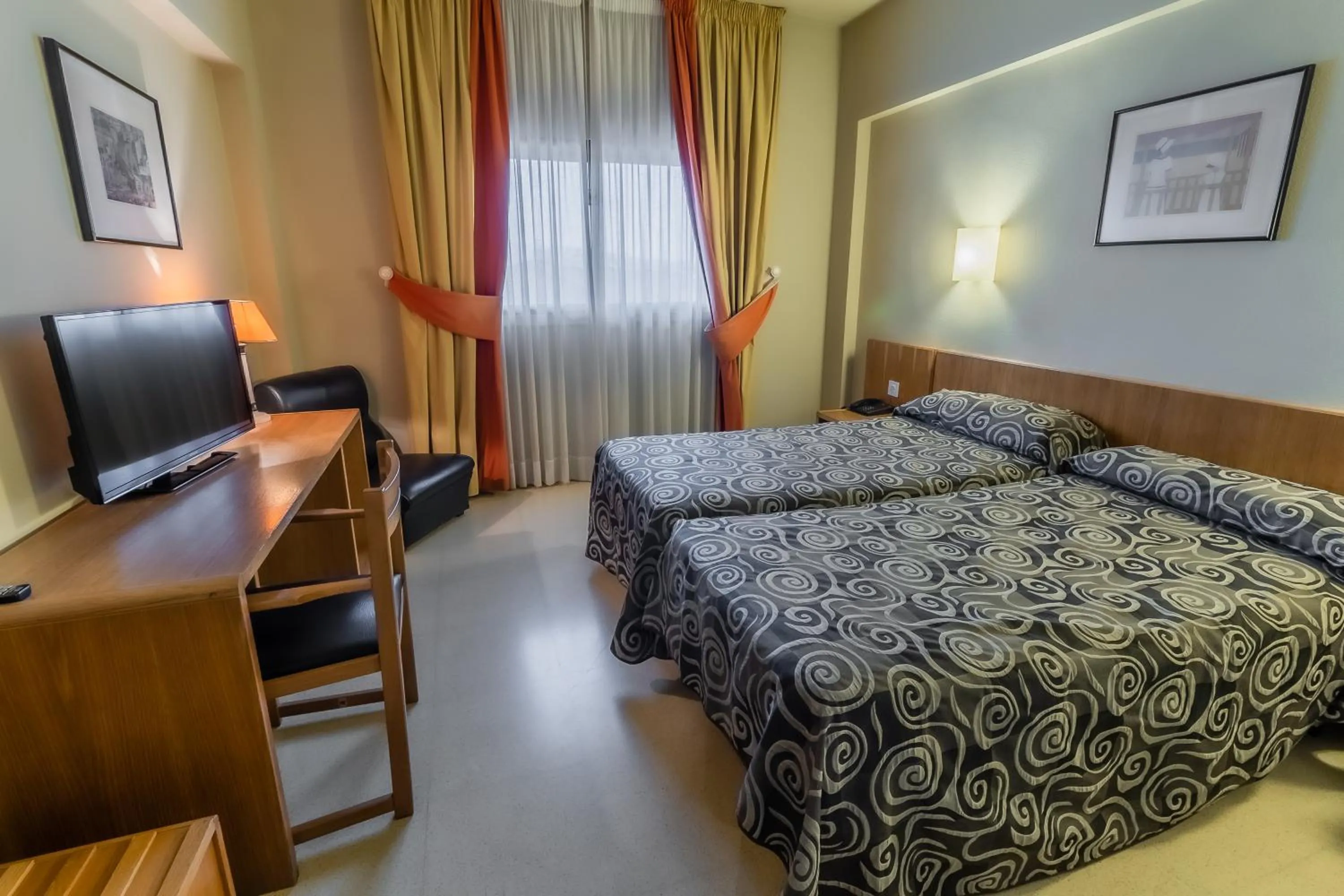 Bedroom, Bed in Hotel Alhama