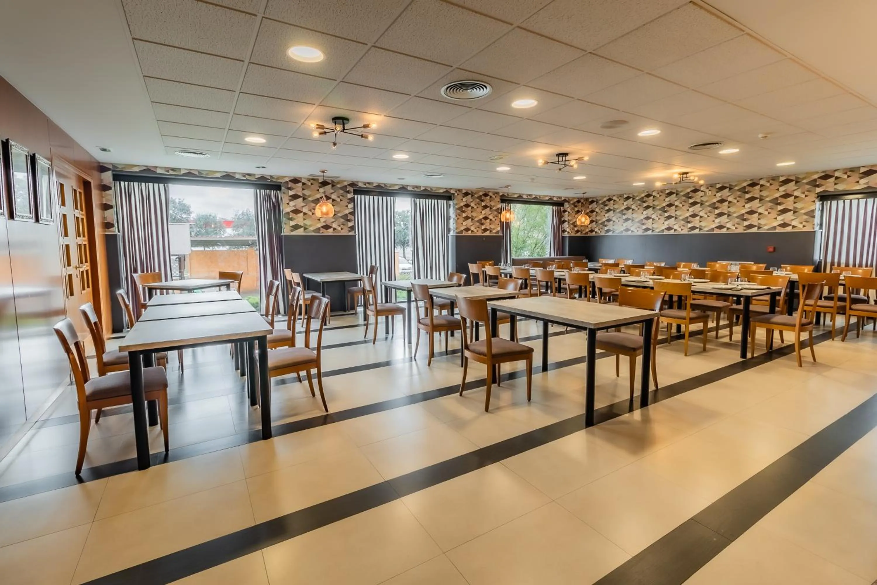 Restaurant/places to eat in Hotel Alhama