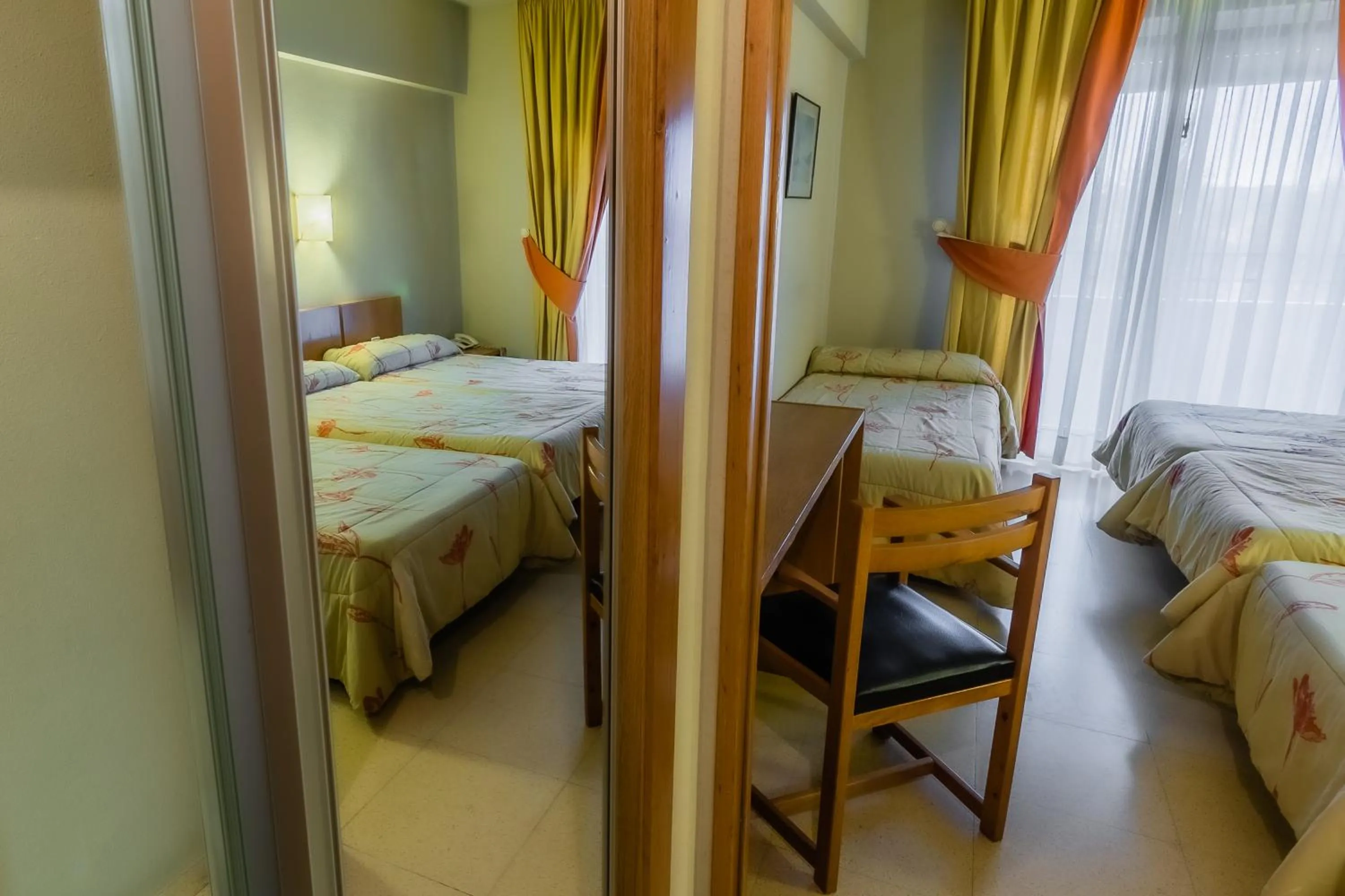 Bedroom, Bed in Hotel Alhama