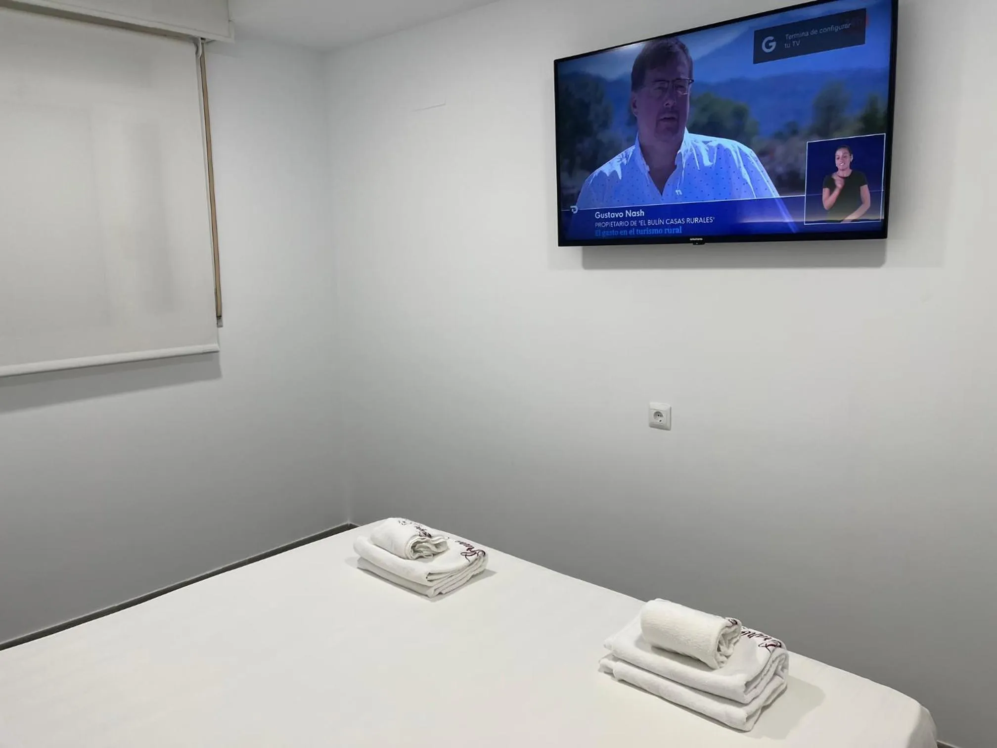 Bed in H Pelayo Noja Auto Check-In Rooms