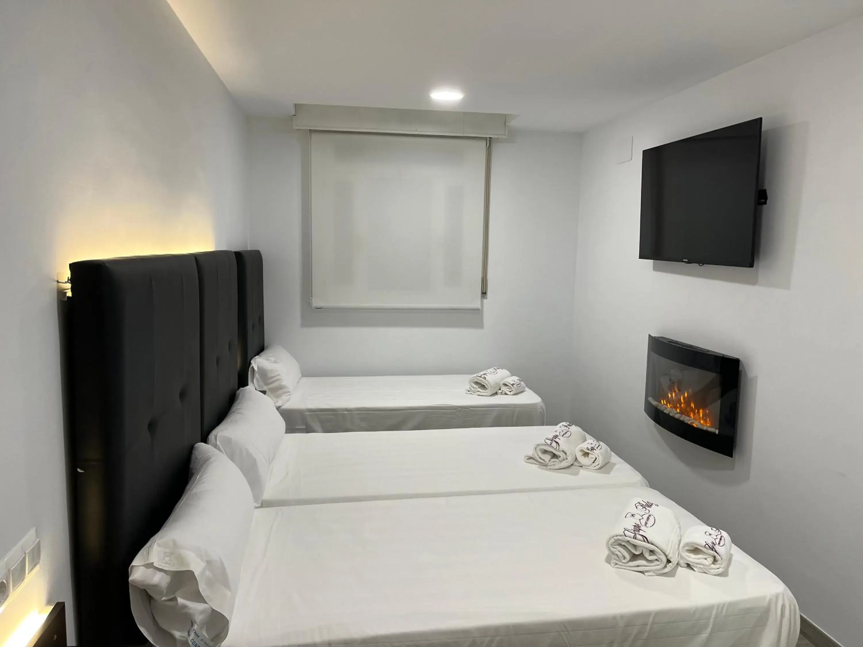 Triple Room in H Pelayo Noja Auto Check-In Rooms Triple Room in H Pelayo Noja Auto Check-In Rooms