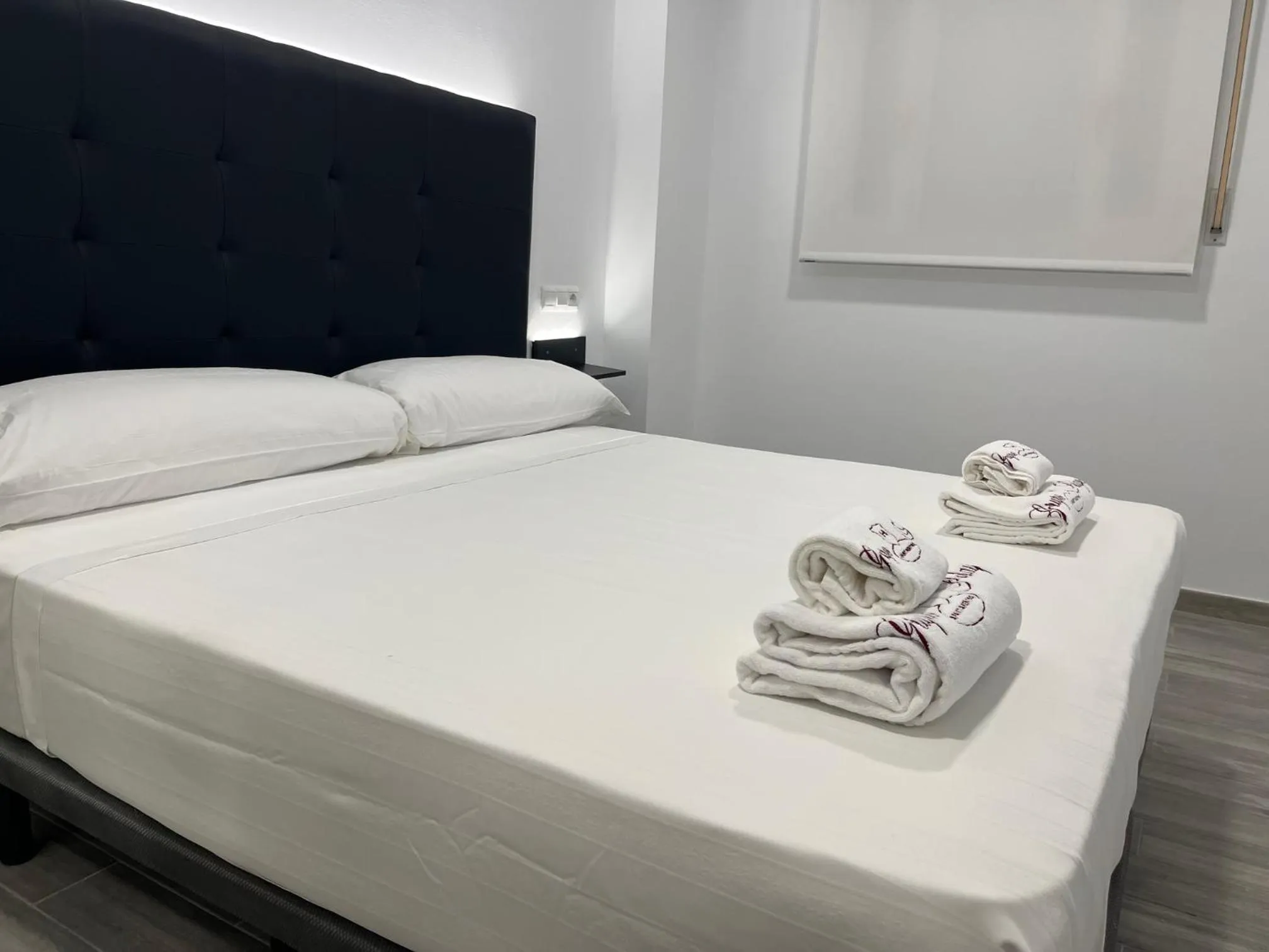 Bed in H Pelayo Noja Auto Check-In Rooms
