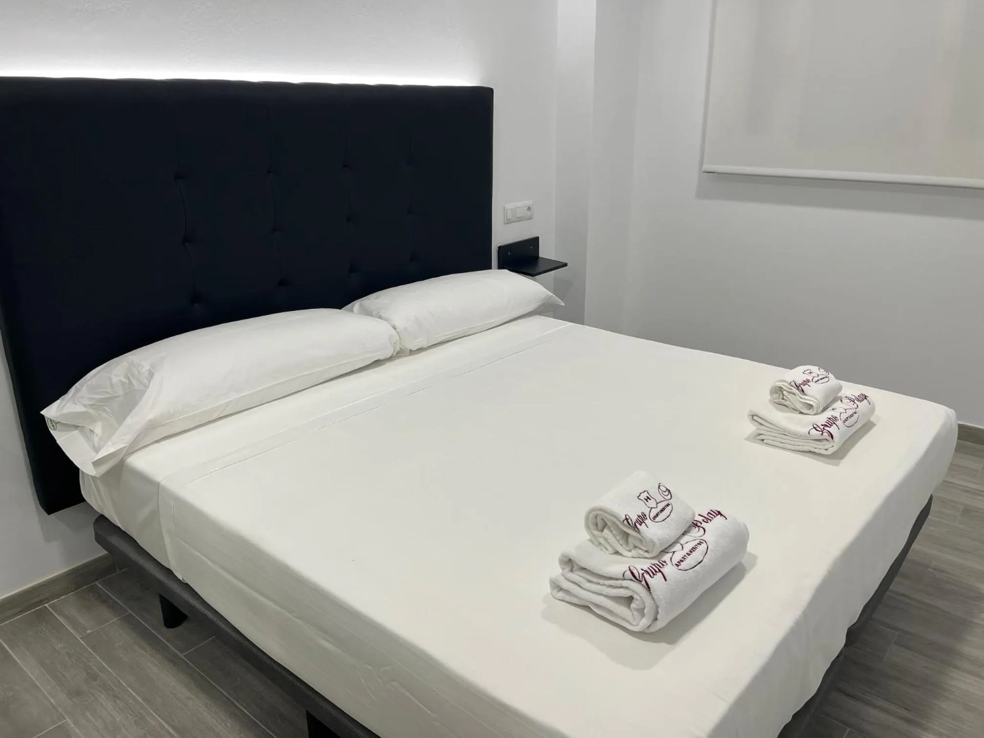 Bed in H Pelayo Noja Auto Check-In Rooms