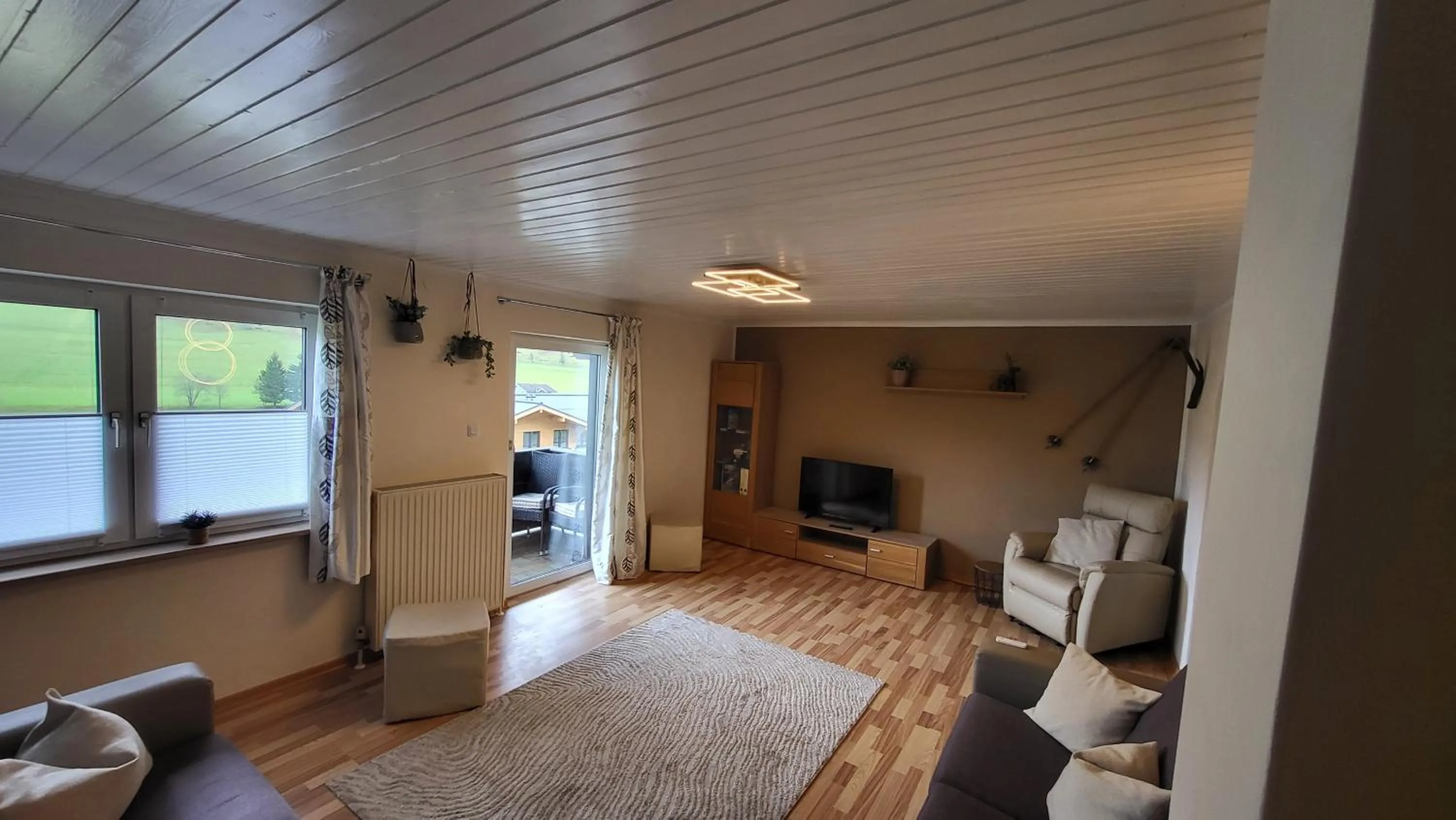 Communal lounge/ TV room in Alpenzeit Apartments
