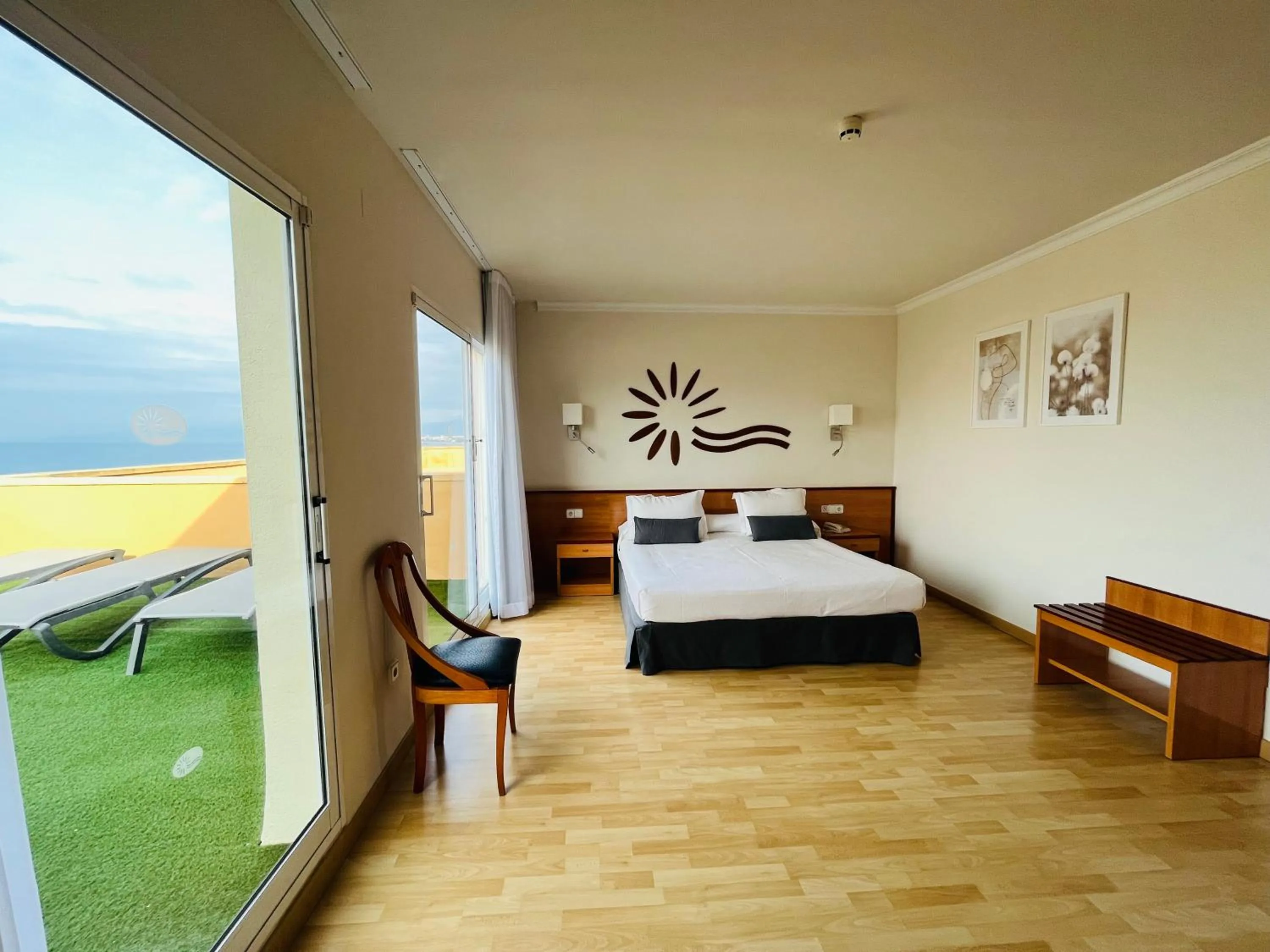 Balcony/Terrace, Bed in Hotel Las Vegas