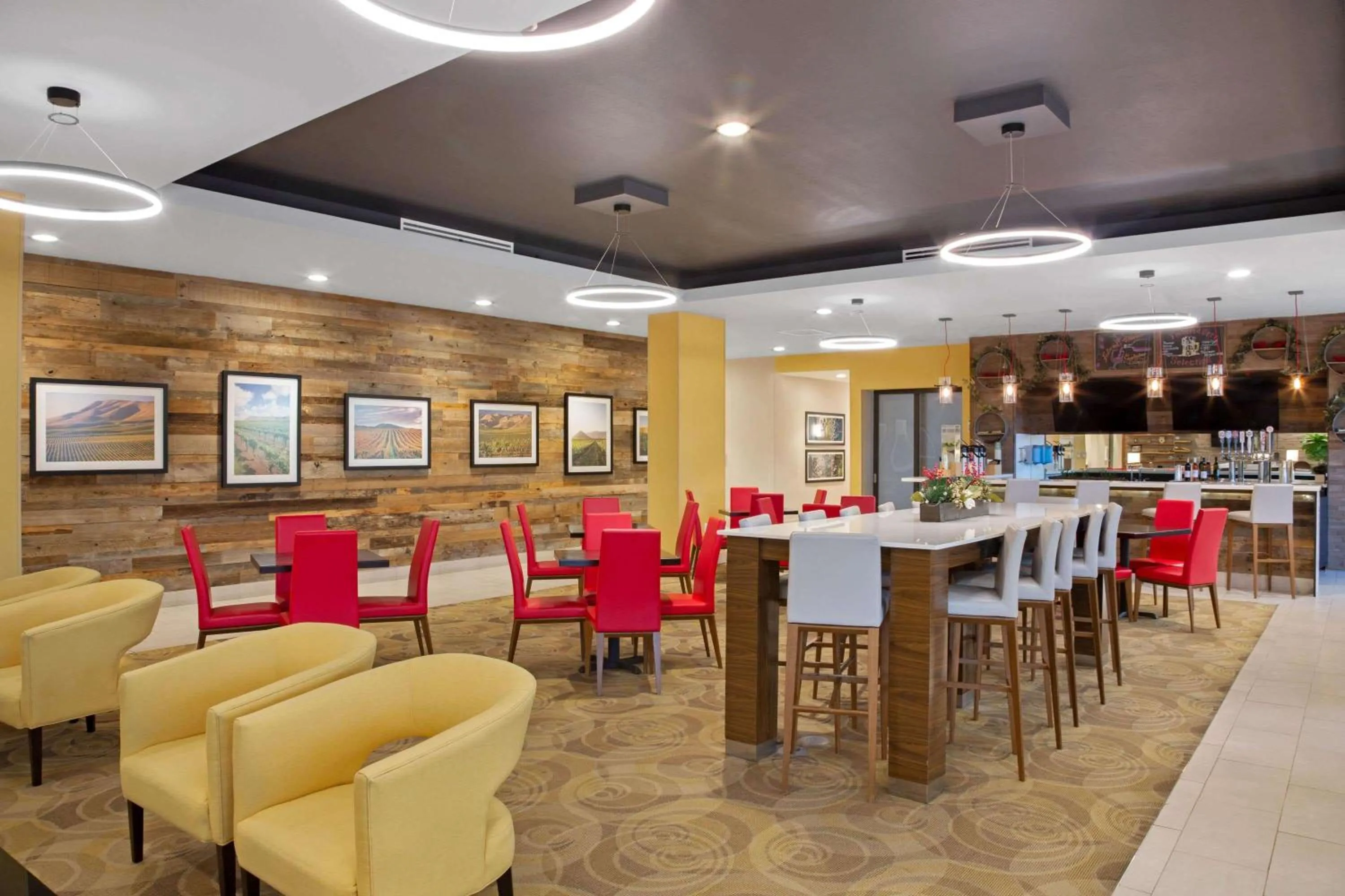 Lobby or reception in La Quinta by Wyndham Morgan Hill-San Jose South