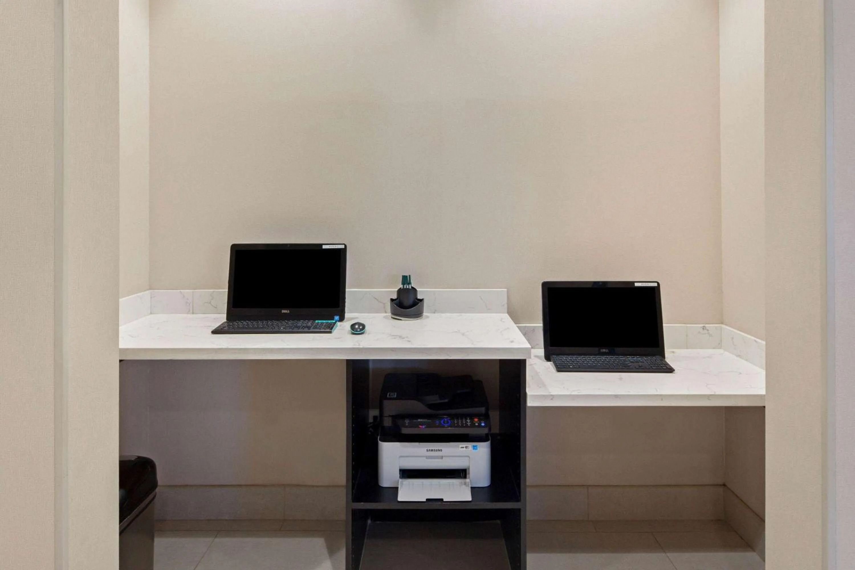 Business facilities in La Quinta by Wyndham Morgan Hill-San Jose South