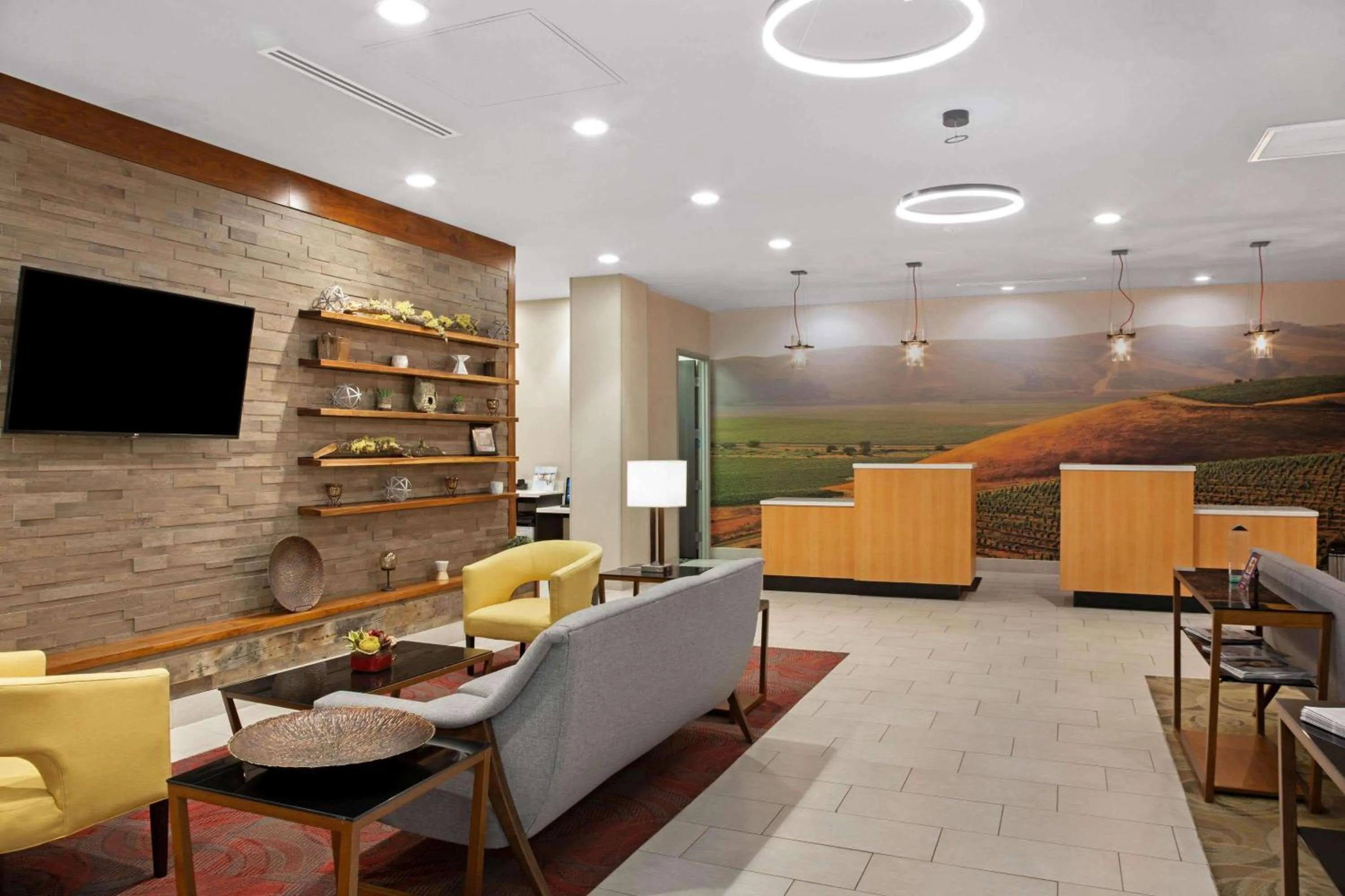 TV and multimedia in La Quinta by Wyndham Morgan Hill-San Jose South