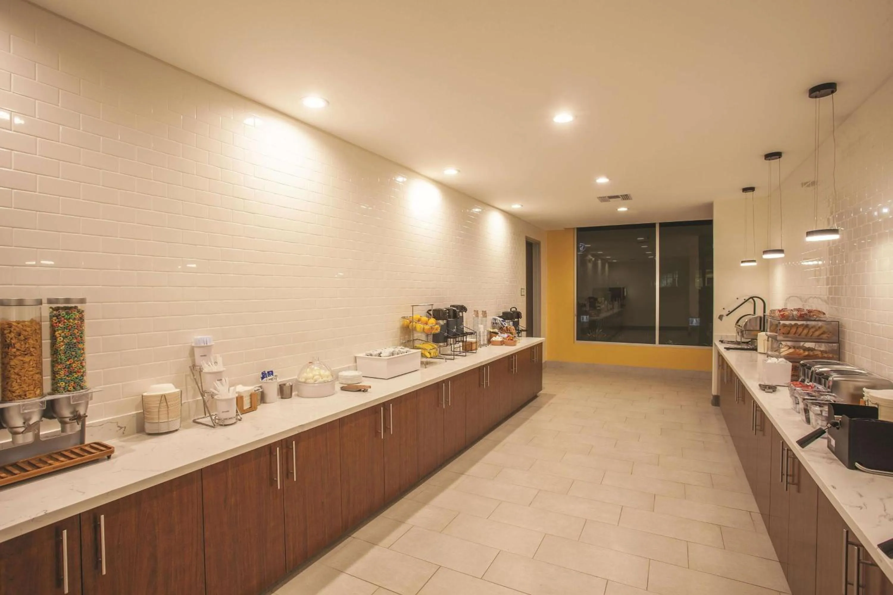 Food and drinks in La Quinta by Wyndham Morgan Hill-San Jose South