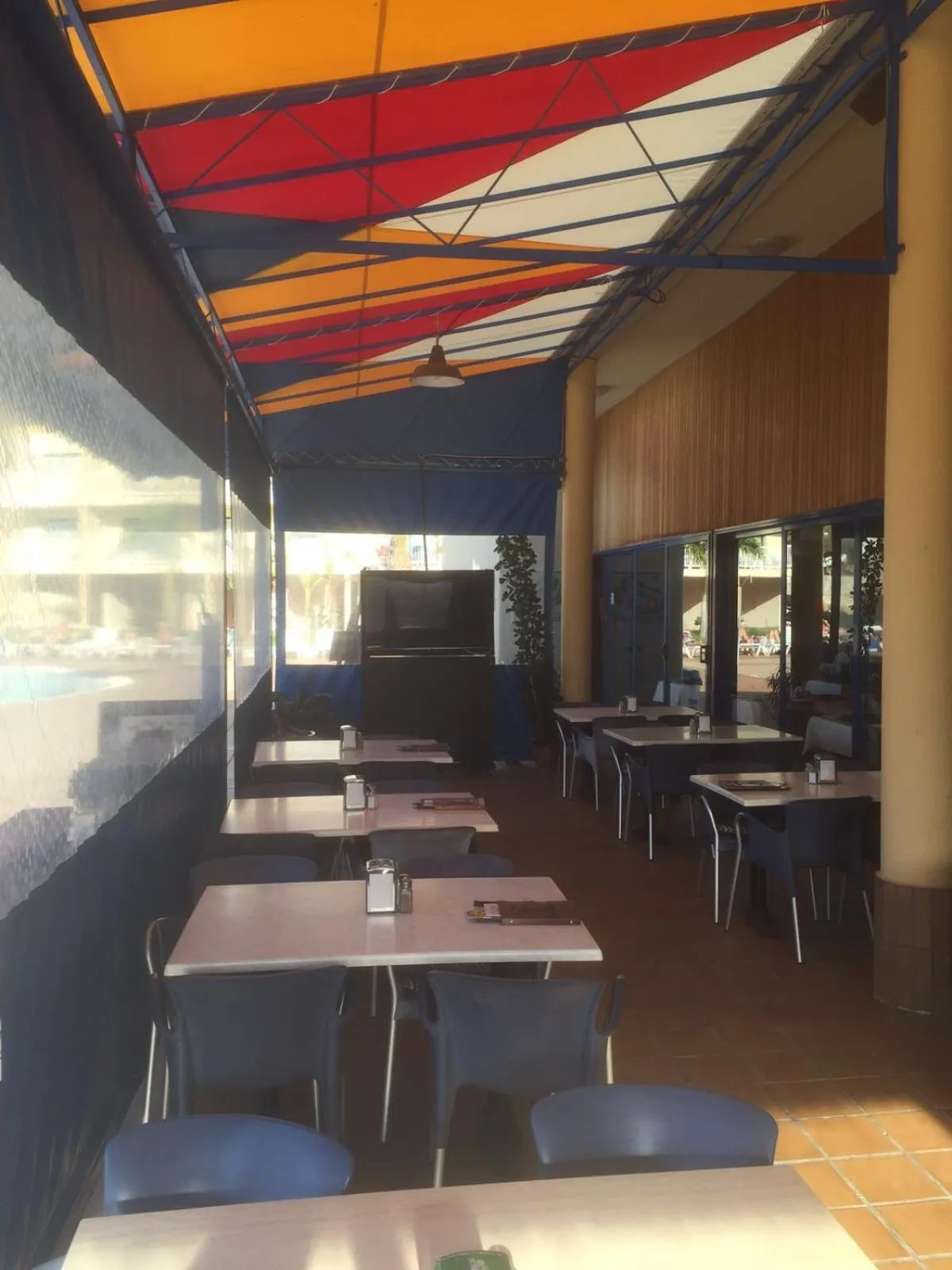 Restaurant/places to eat in Apartamentos Natural Park