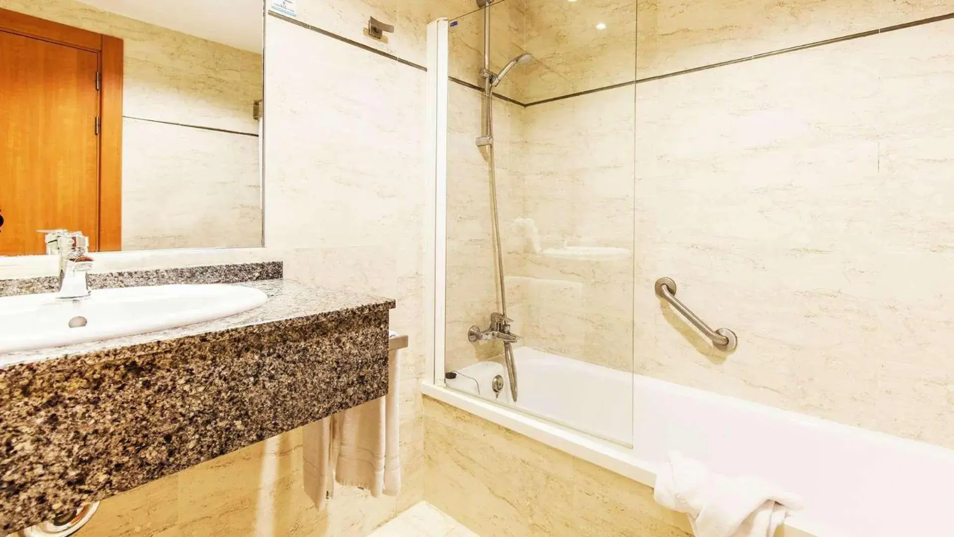 Bathroom in BLUESEA Es Bolero Bathroom in BLUESEA Es Bolero