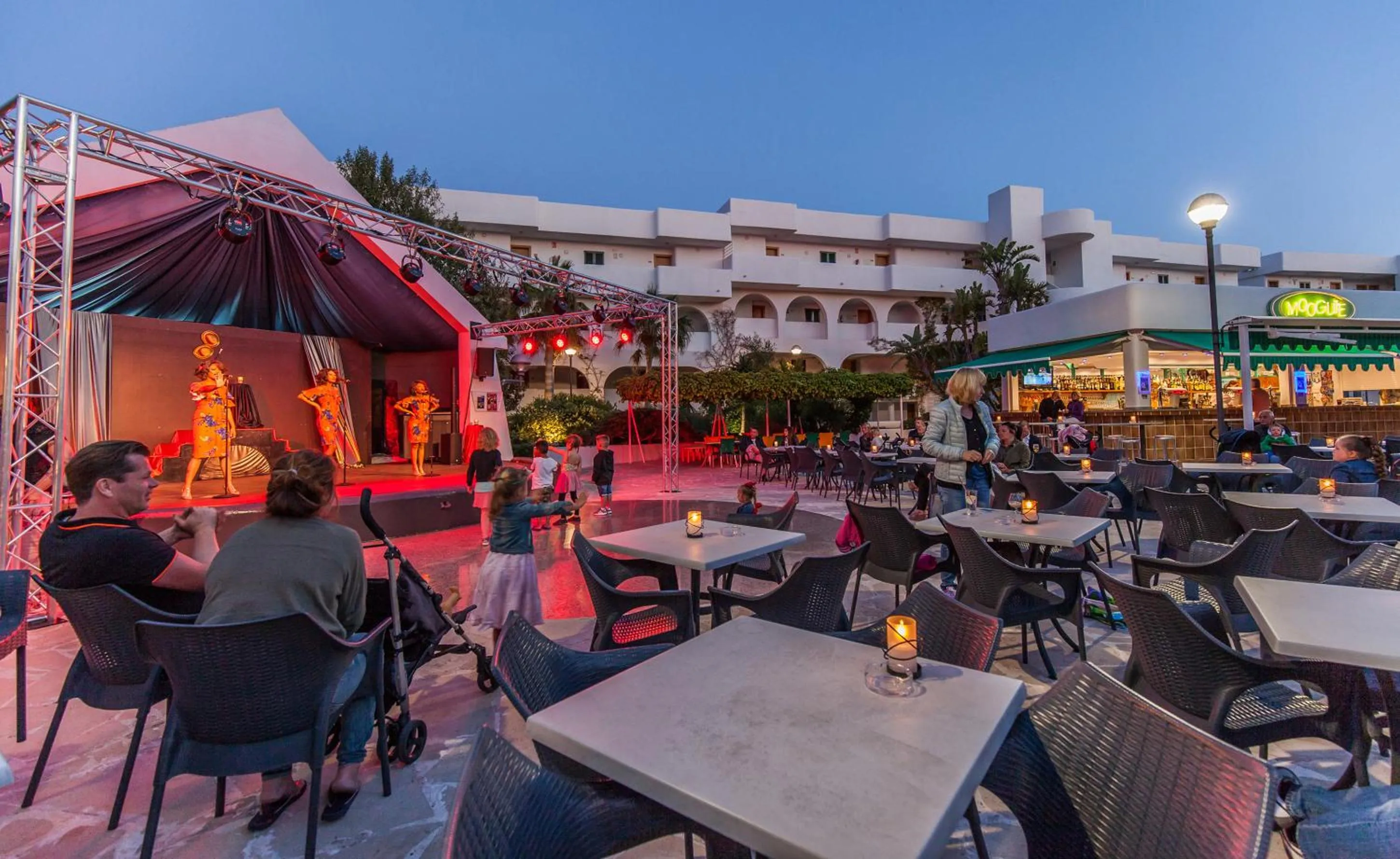 Evening entertainment in BLUESEA Es Bolero