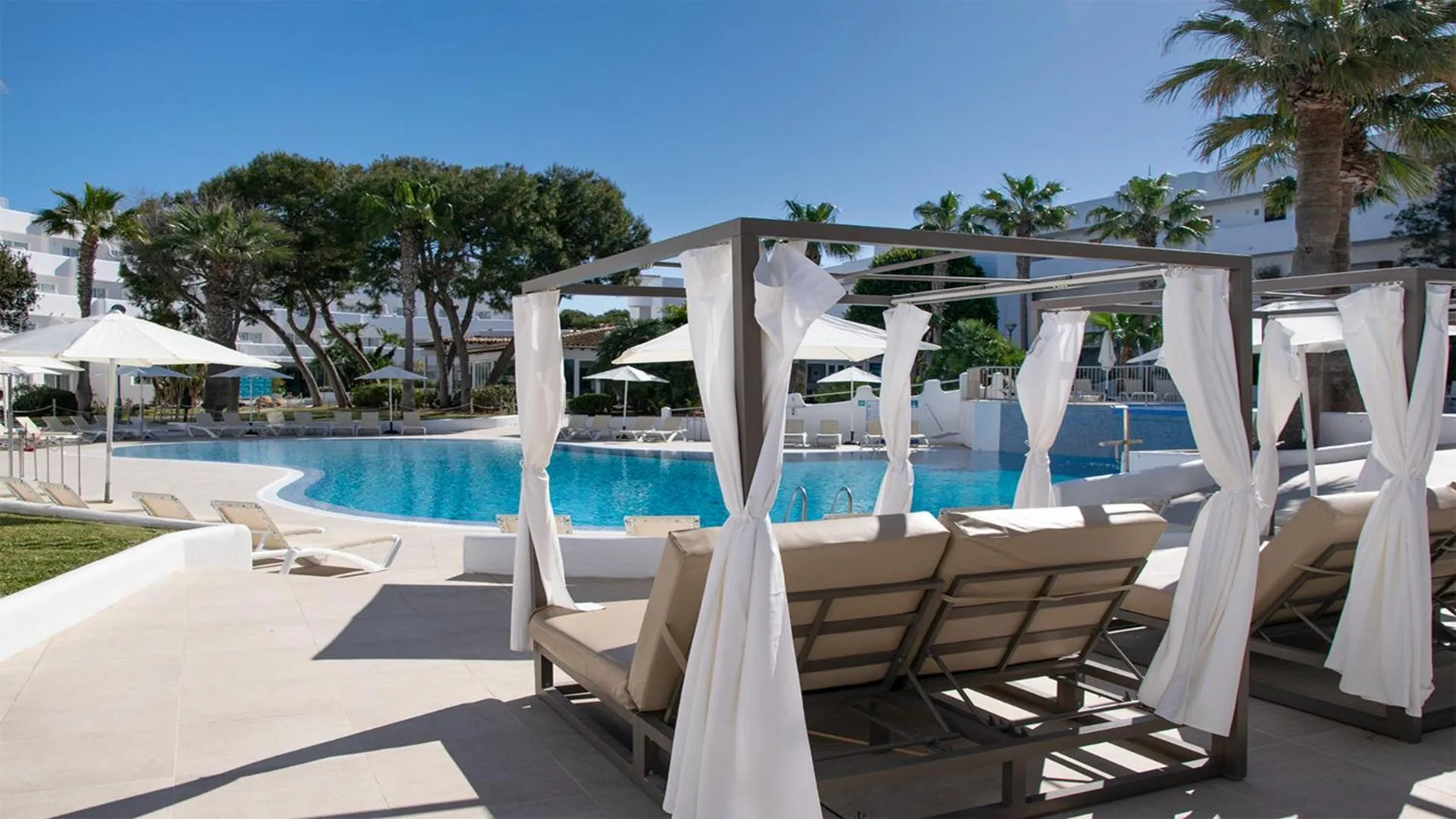 Swimming pool in BLUESEA Es Bolero