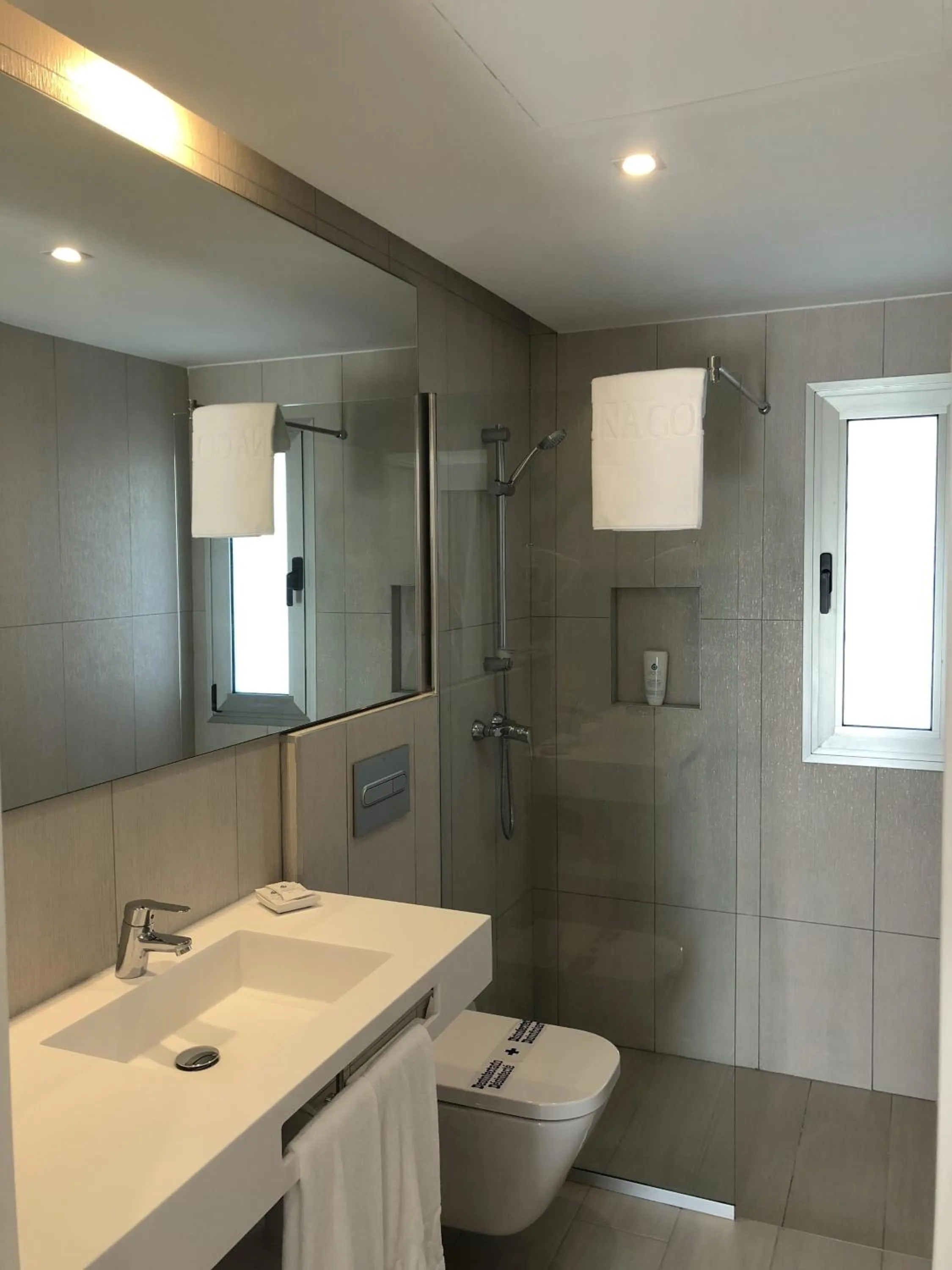 Bathroom in Hotel LIVVO Dunagolf Suites