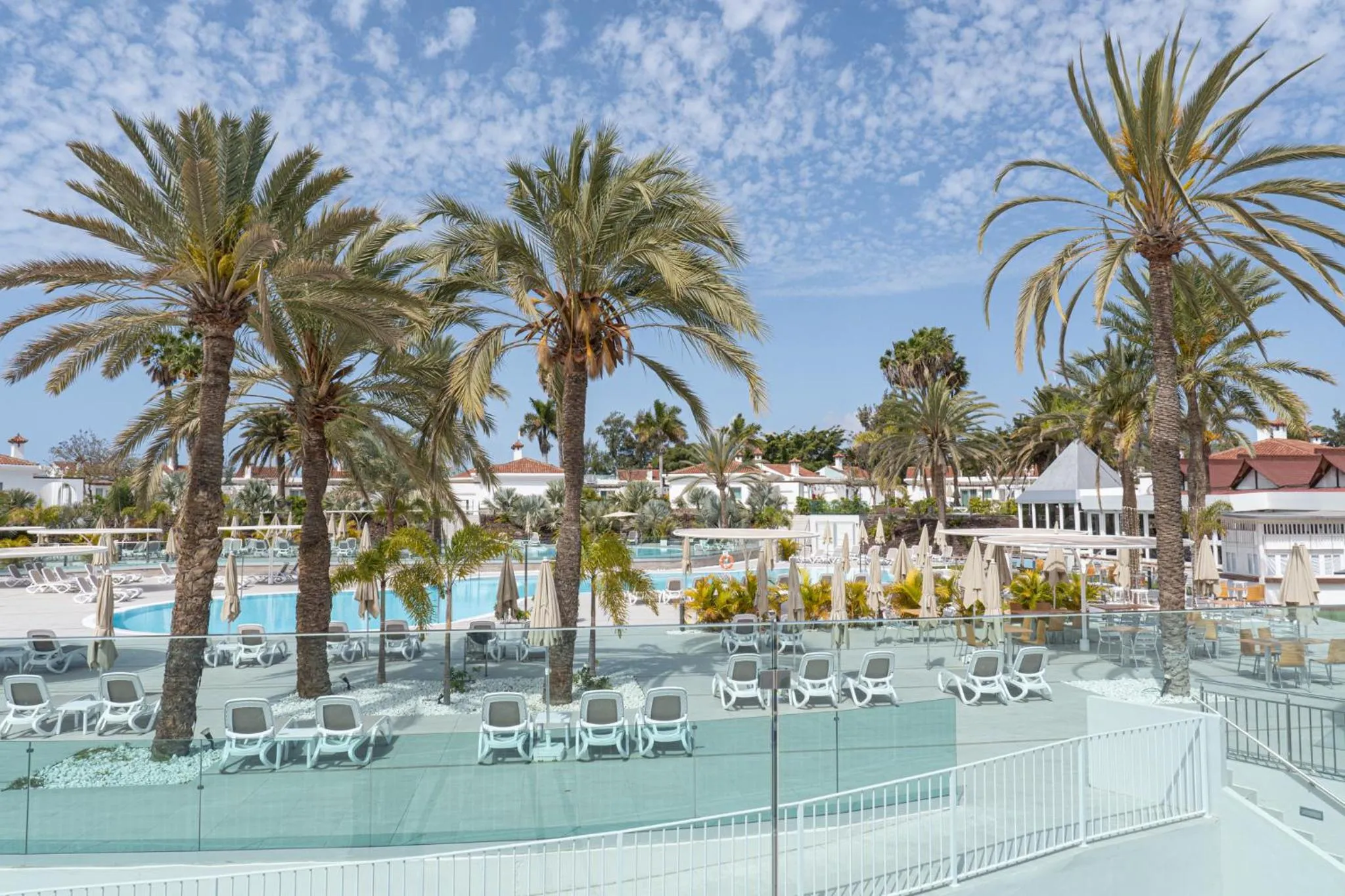 Pool view in Hotel LIVVO Dunagolf Suites