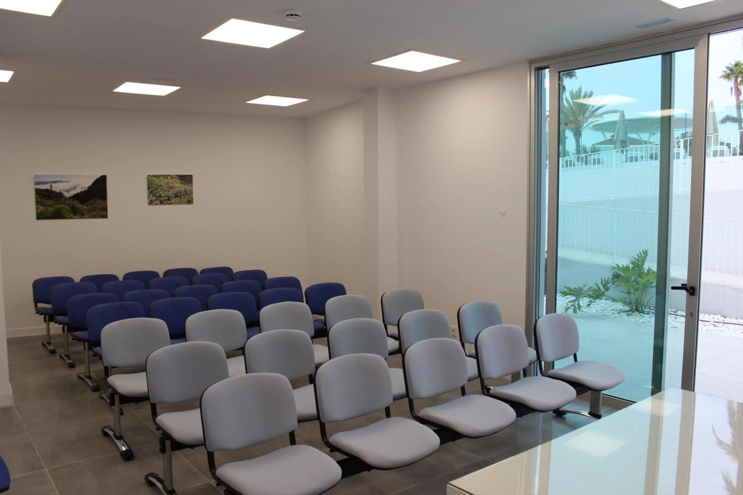 Meeting/conference room in Hotel LIVVO Dunagolf Suites