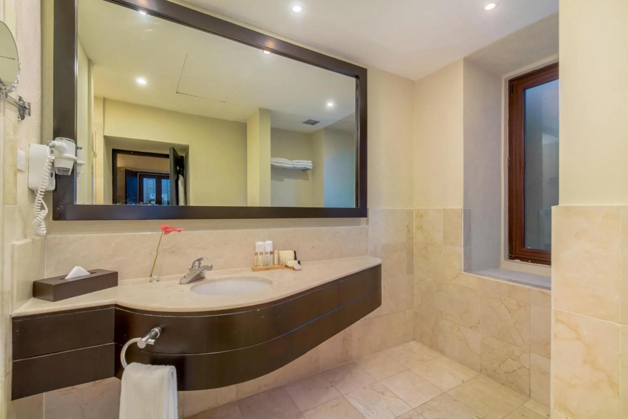 Bathroom in Hodelpa Nicolás de Ovando