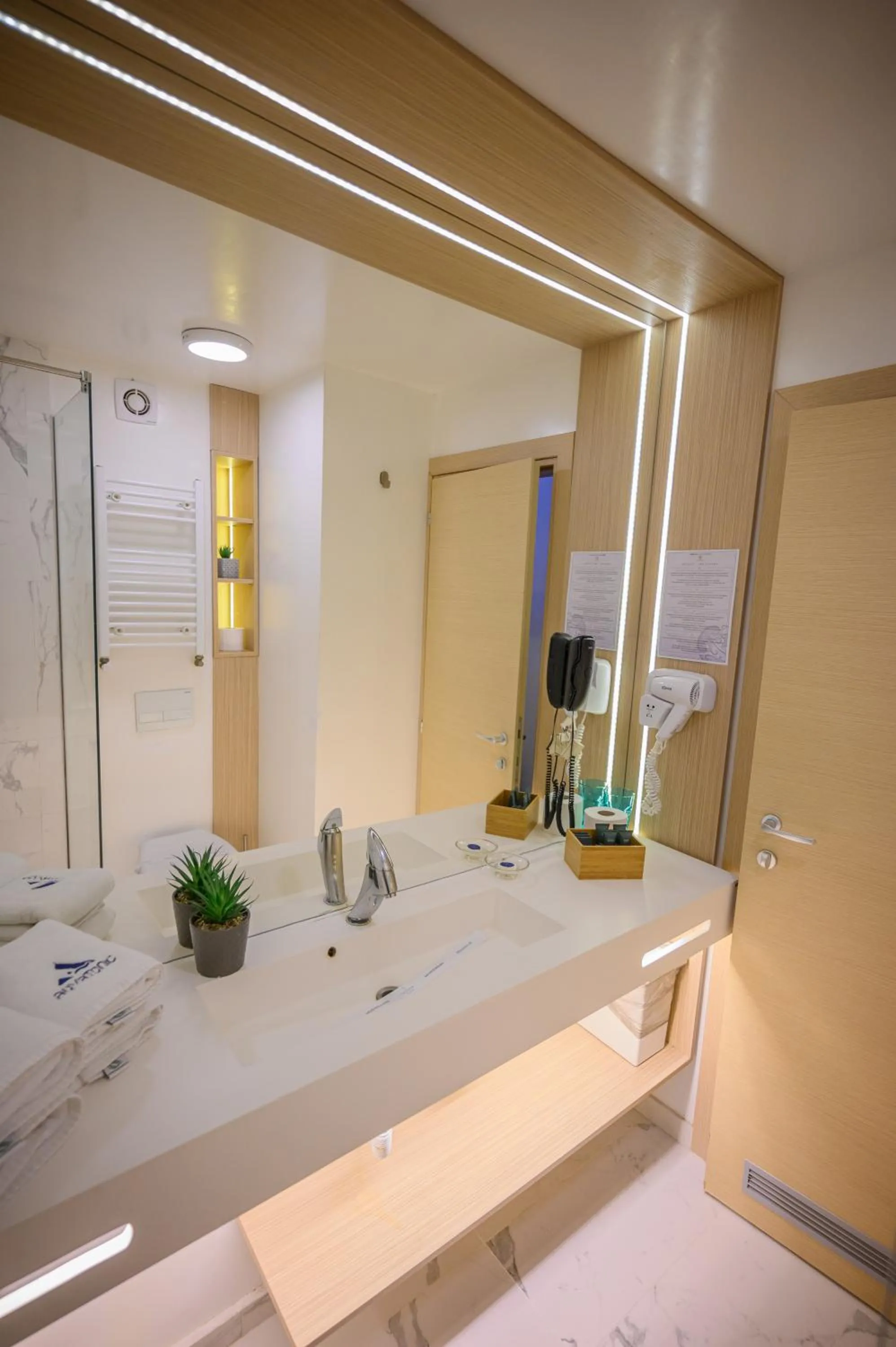 Bathroom in Aqvatonic Hotel - Steaua de Mare