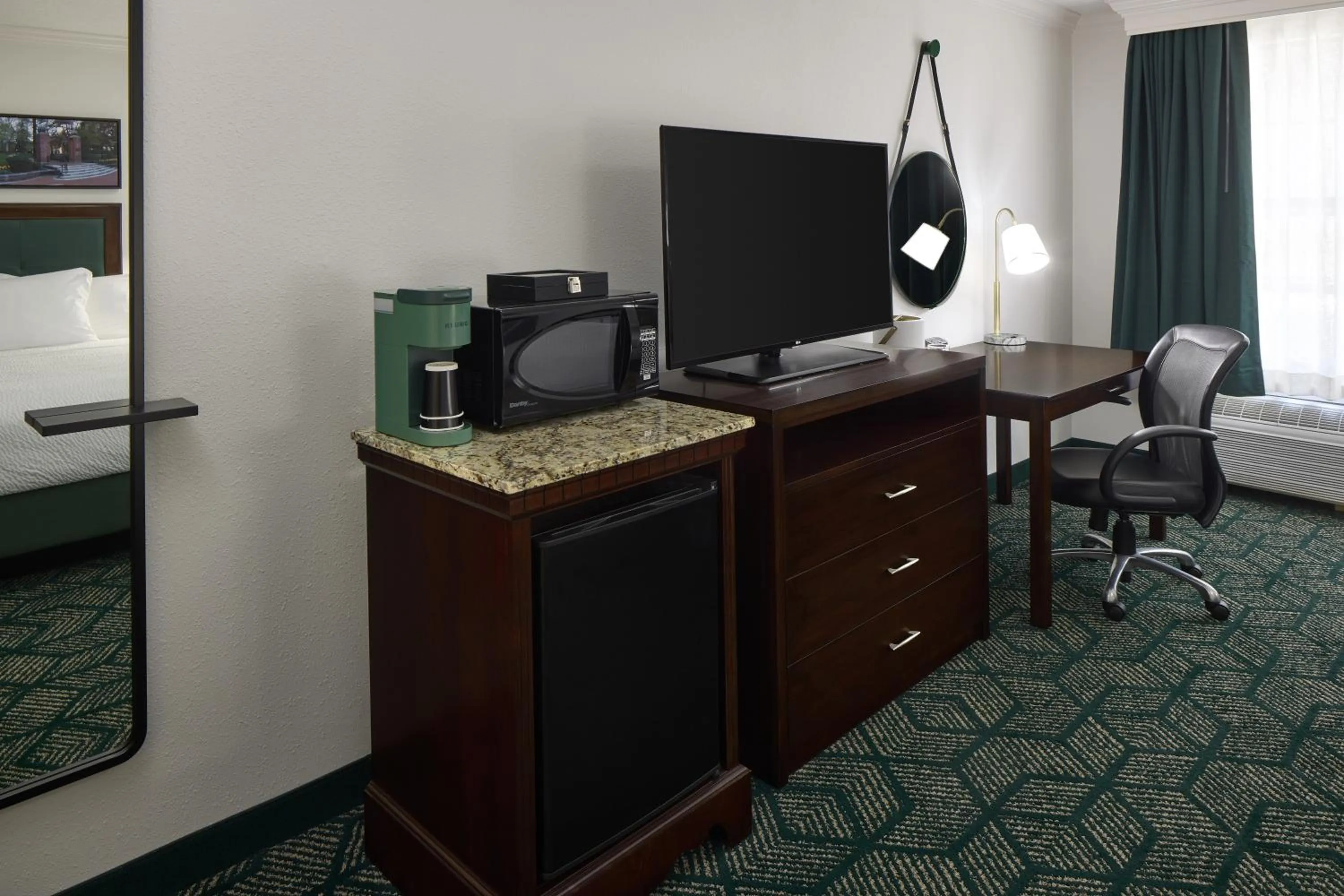 TV and multimedia in Ohio University Inn and Conference Center