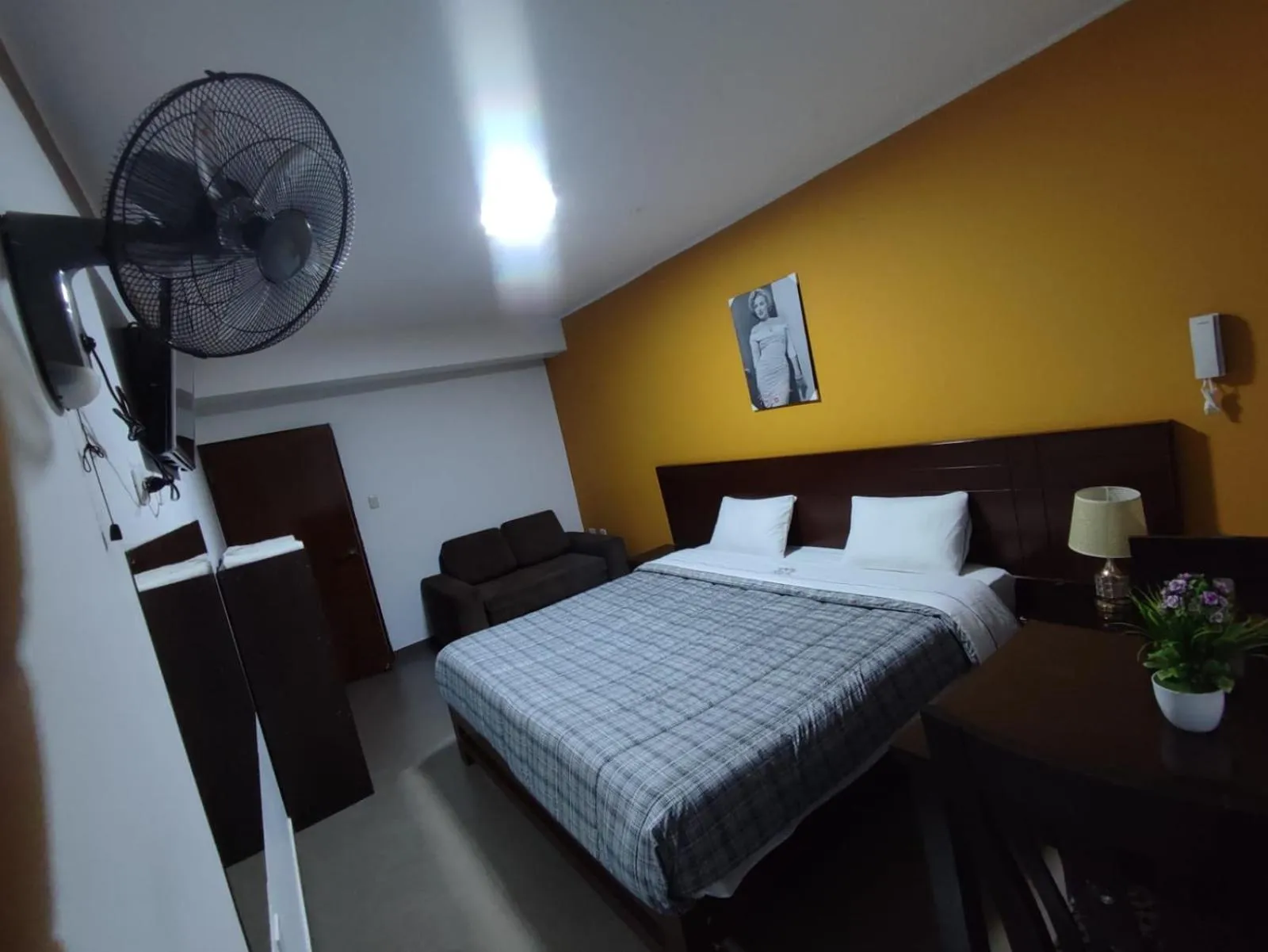 Photo of the whole room in Hotel Santa Maria