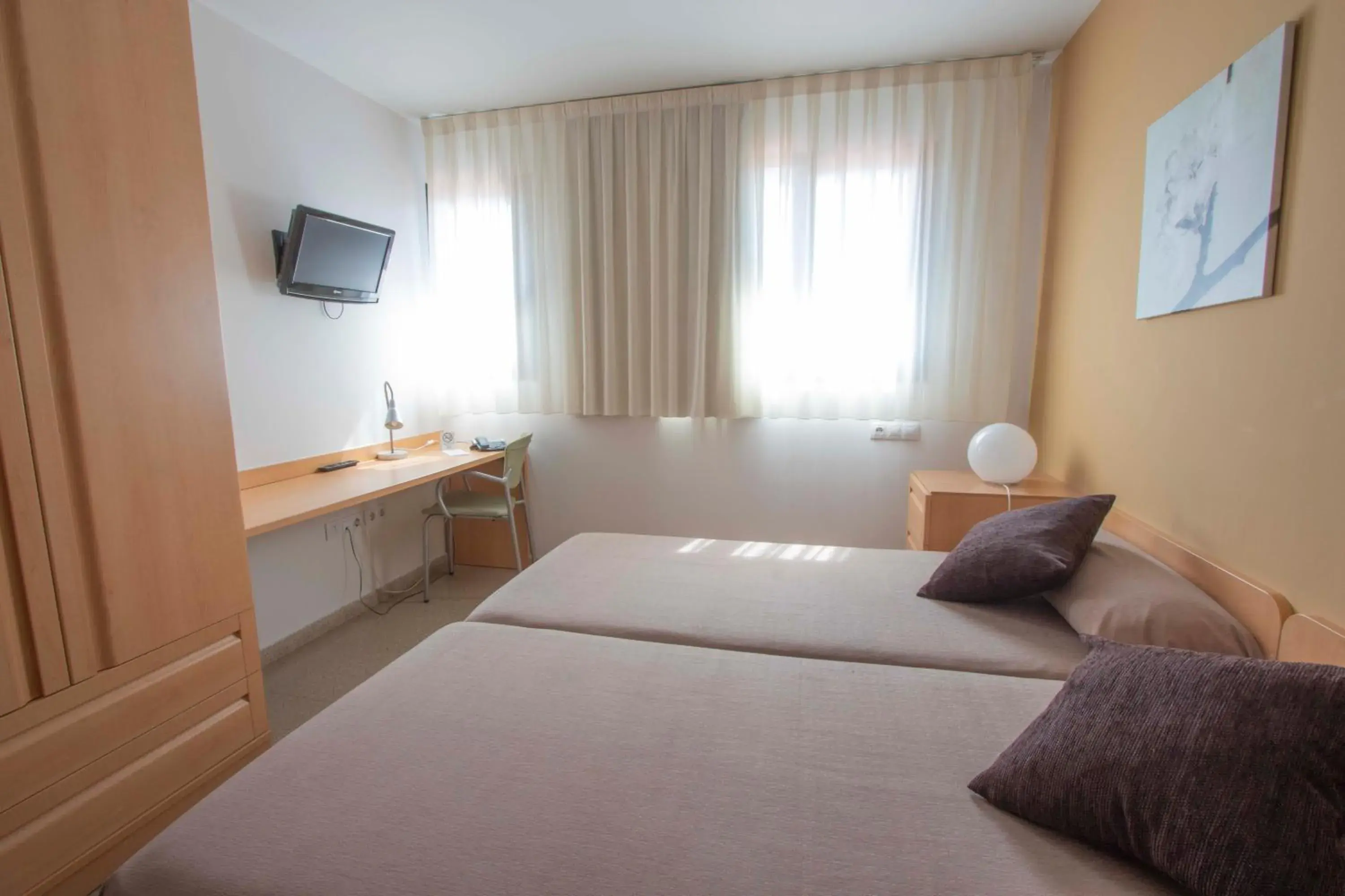 Twin Room in Villa Alojamiento y Congresos - Villa Universitaria Twin Room in Villa Alojamiento y Congresos - Villa Universitaria