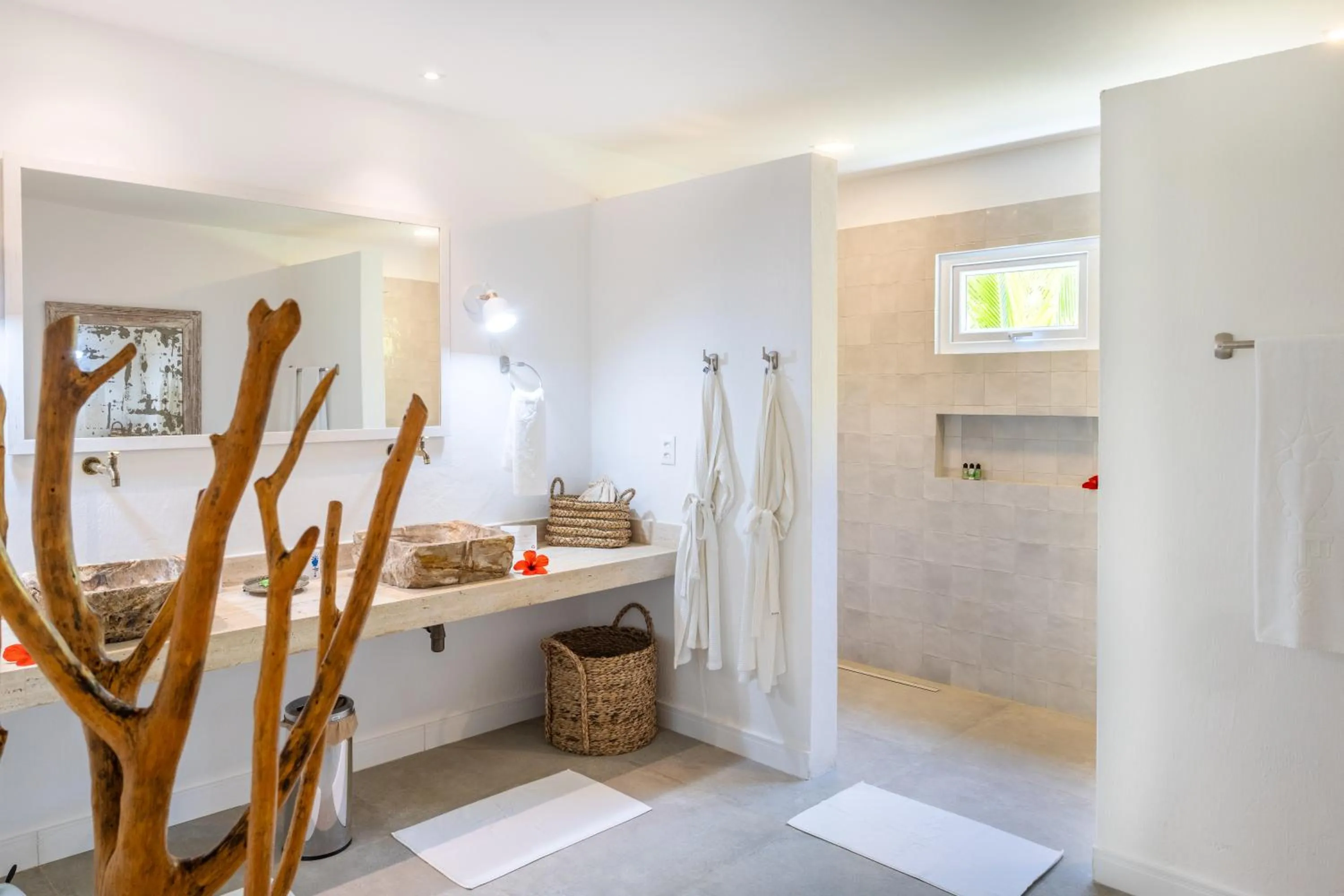 Bathroom, Bed in Pousada Aldeia Beijupirá