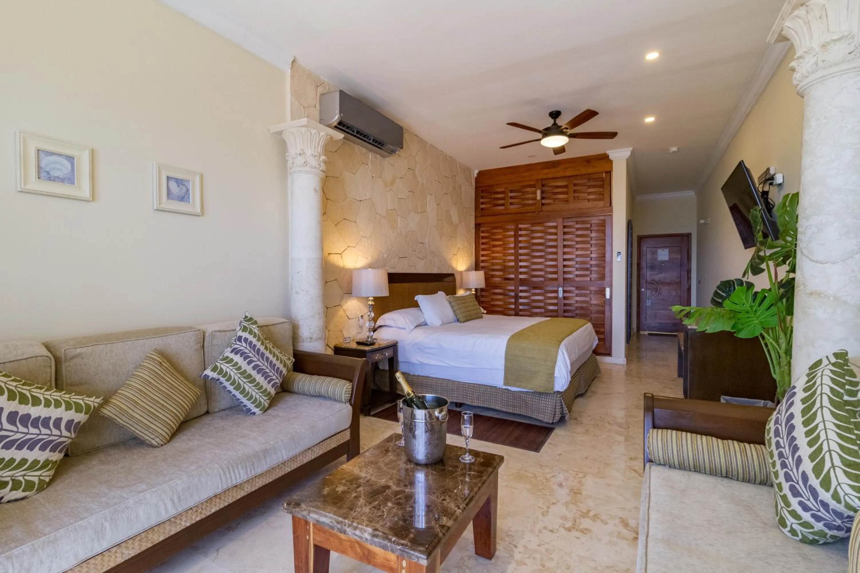 Photo of the whole room, Bed in Cielo Maya Beach Tulum